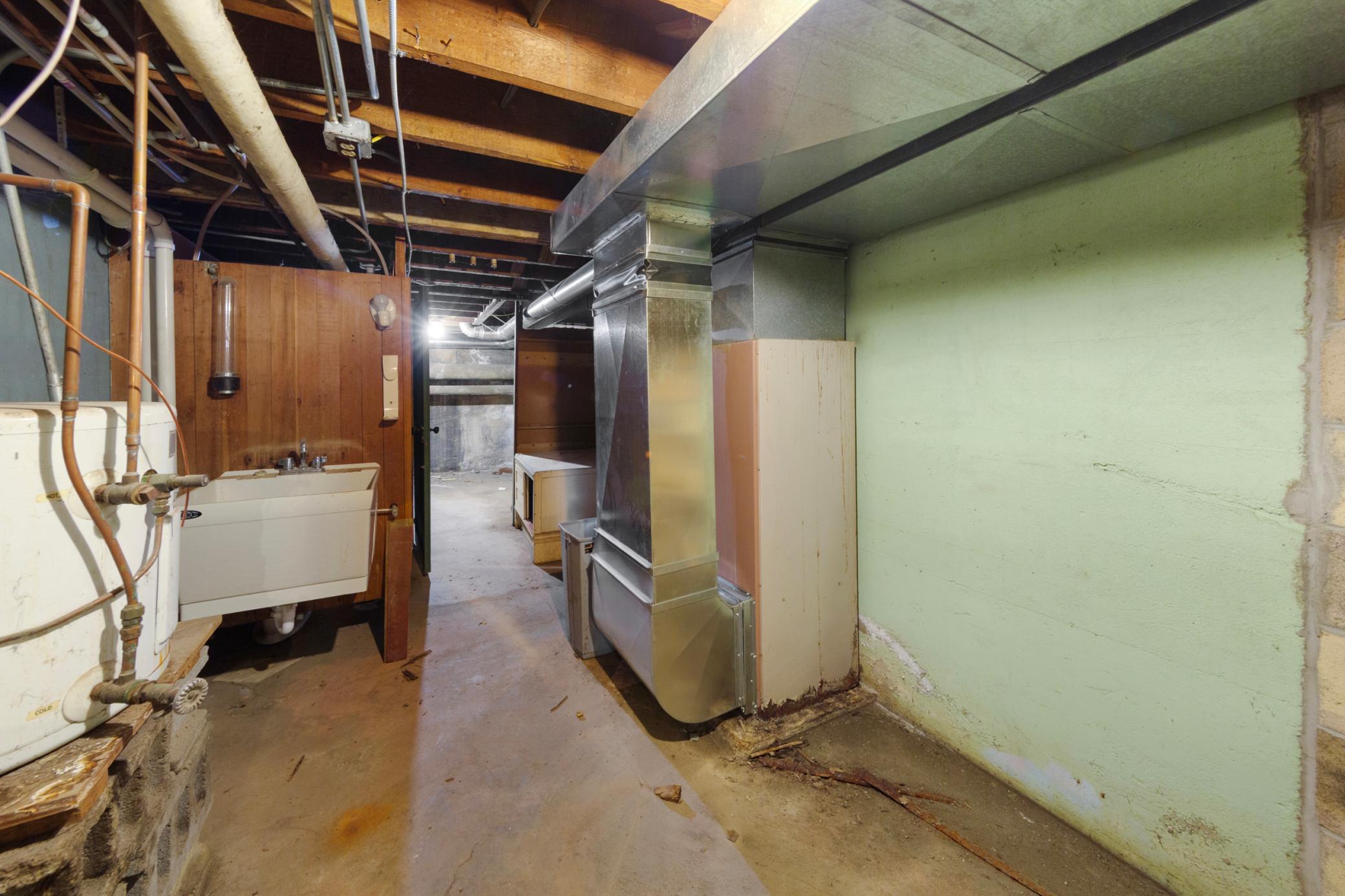 120 E 2nd Street Property Photo 11