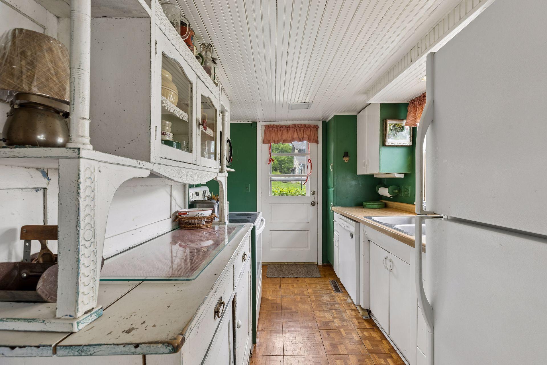 2830 Center Road Property Photo 16