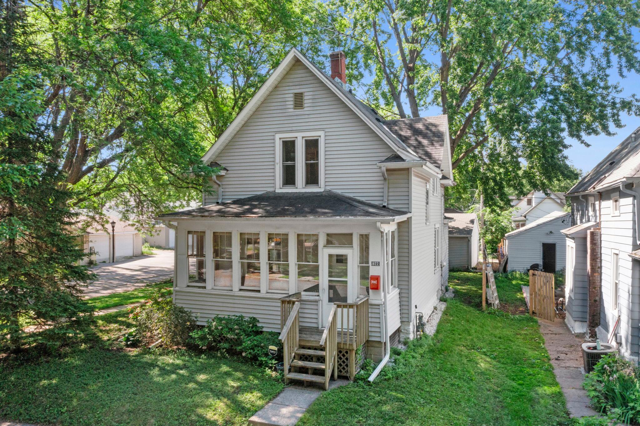 922 Armstrong Avenue Property Photo 1