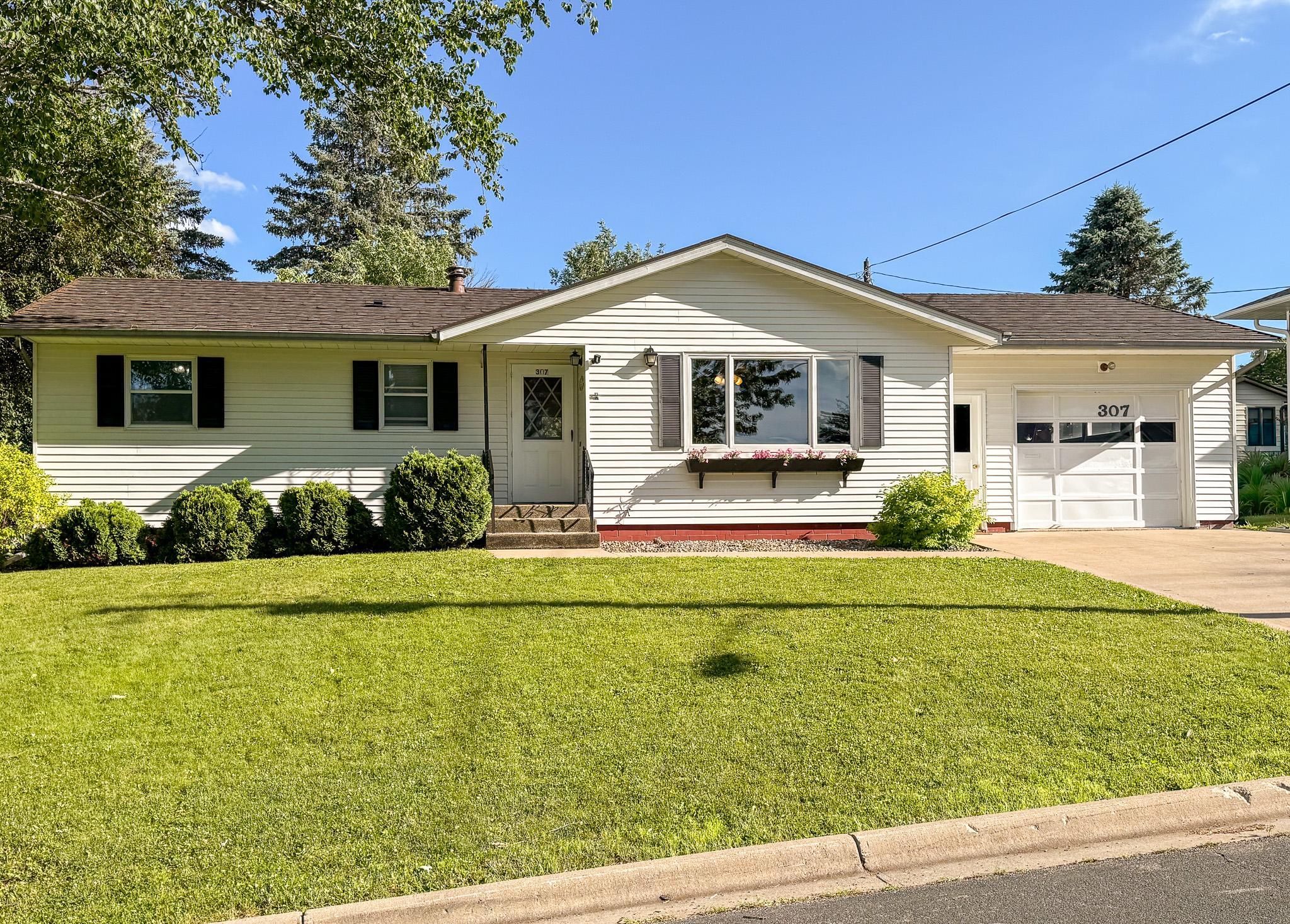 307 Hilltop Drive Property Photo 1