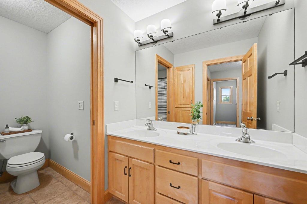 2210 Lancaster Avenue Ne Property Photo 18