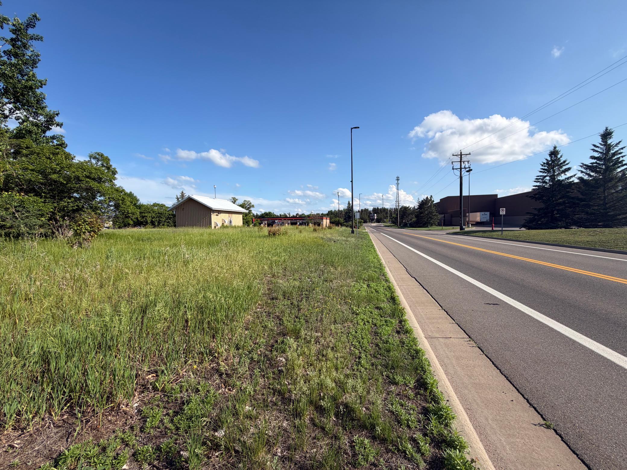 200 Golf Course Road N Property Photo 4