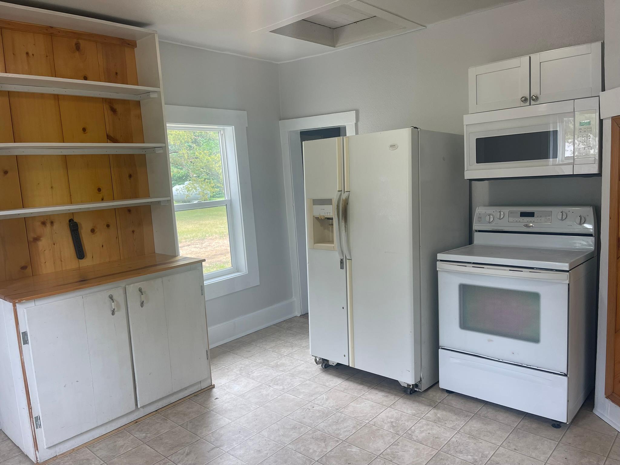 508 Main Street W Property Photo 5