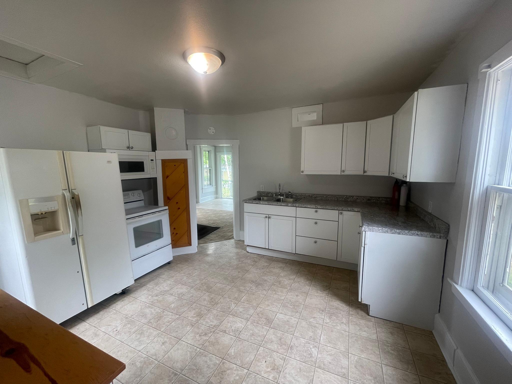 508 Main Street W Property Photo 6