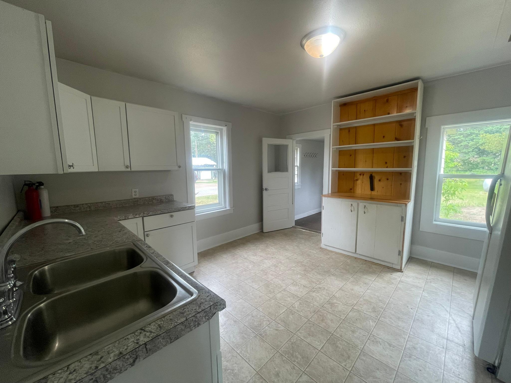 508 Main Street W Property Photo 7