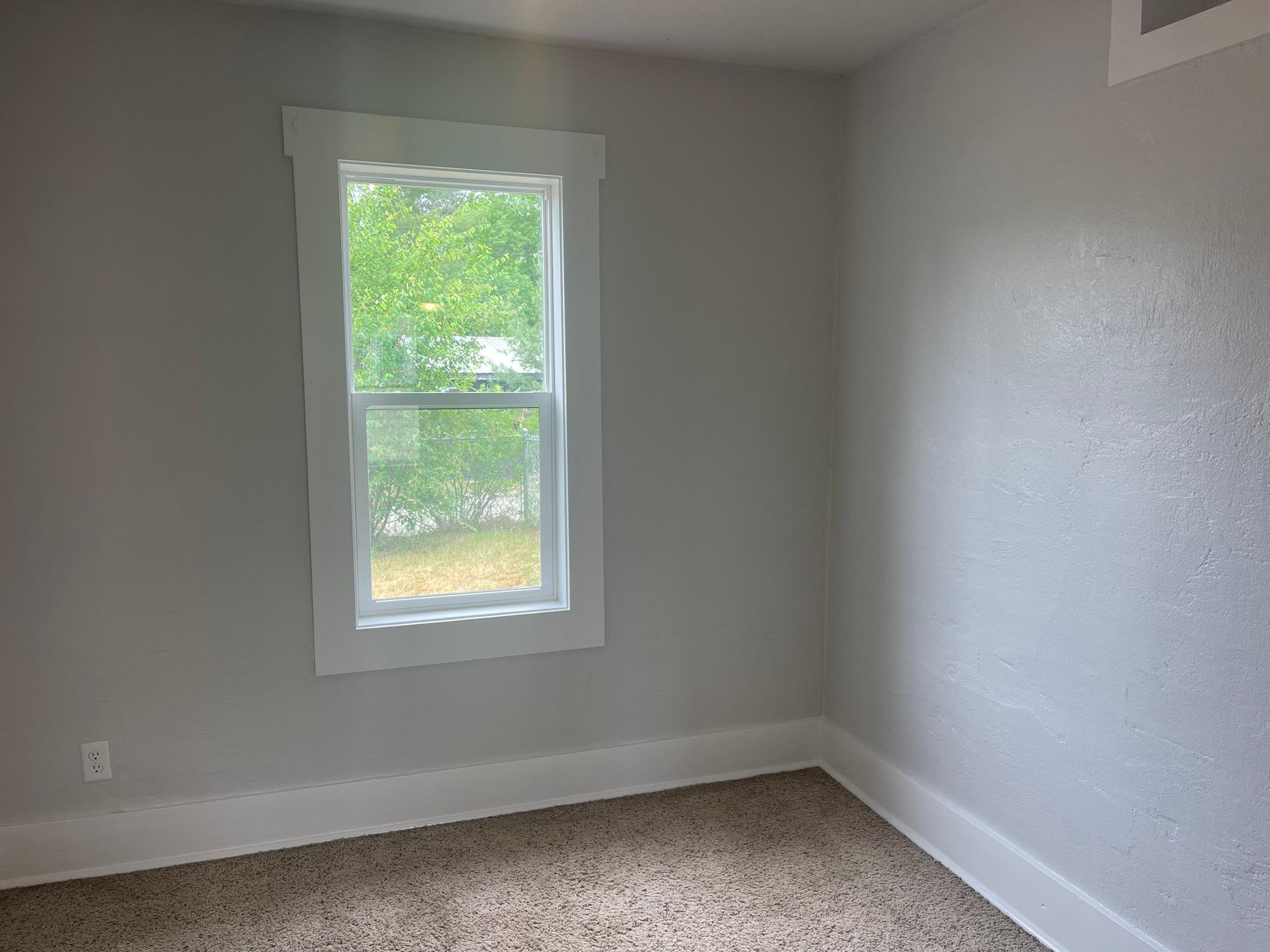 508 Main Street W Property Photo 13