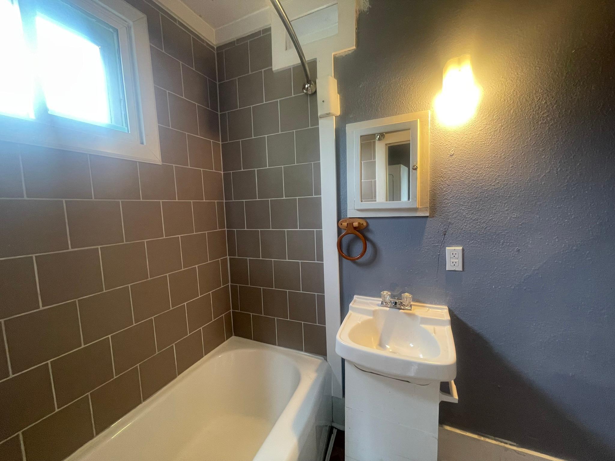 508 Main Street W Property Photo 18