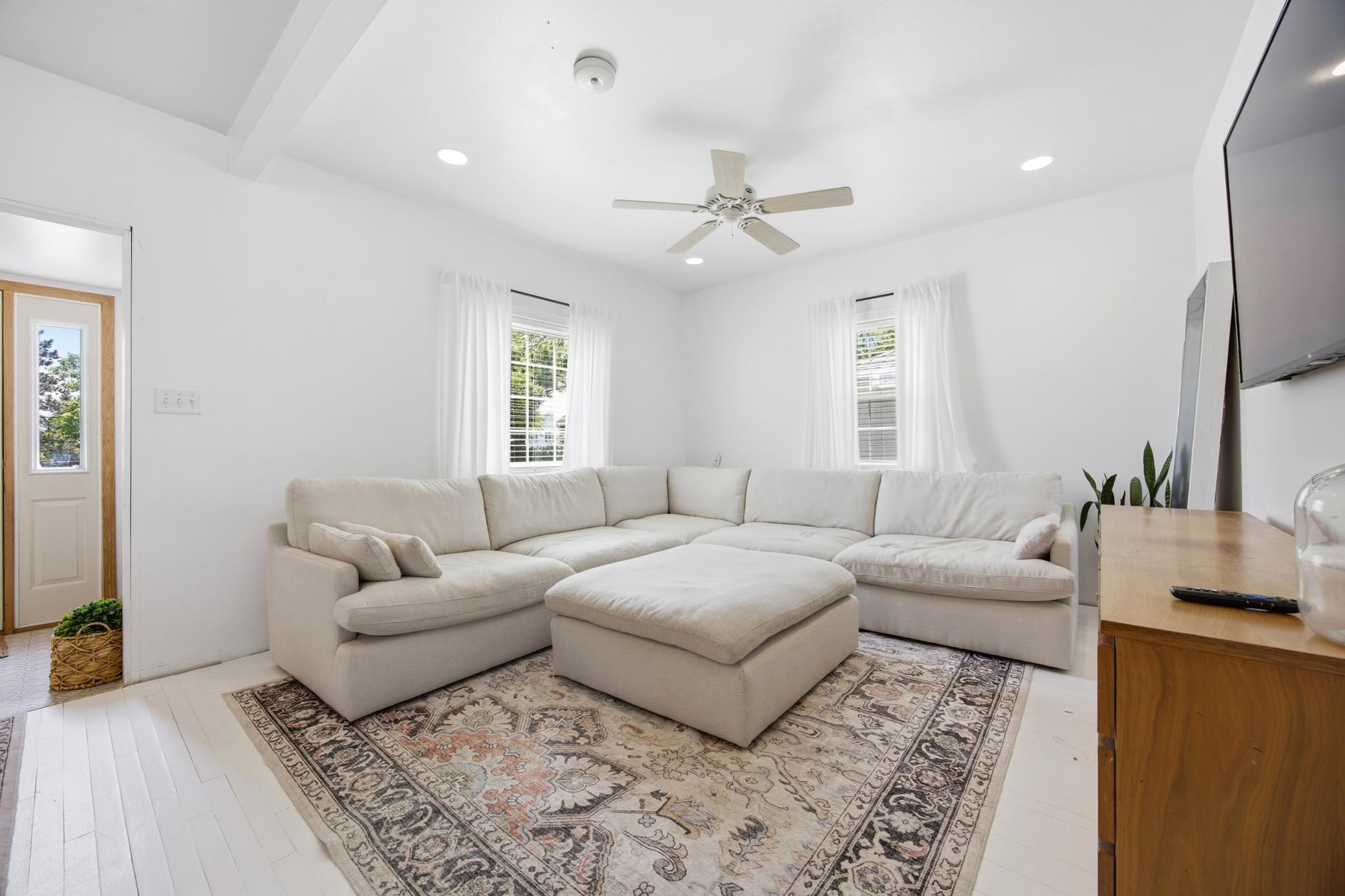 233 6th Street Ne Property Photo 8