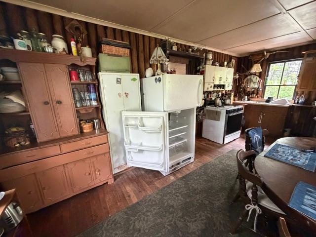 9064 Peppard Road Property Photo 2