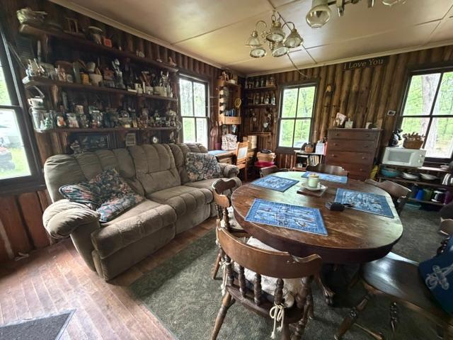 9064 Peppard Road Property Photo 5