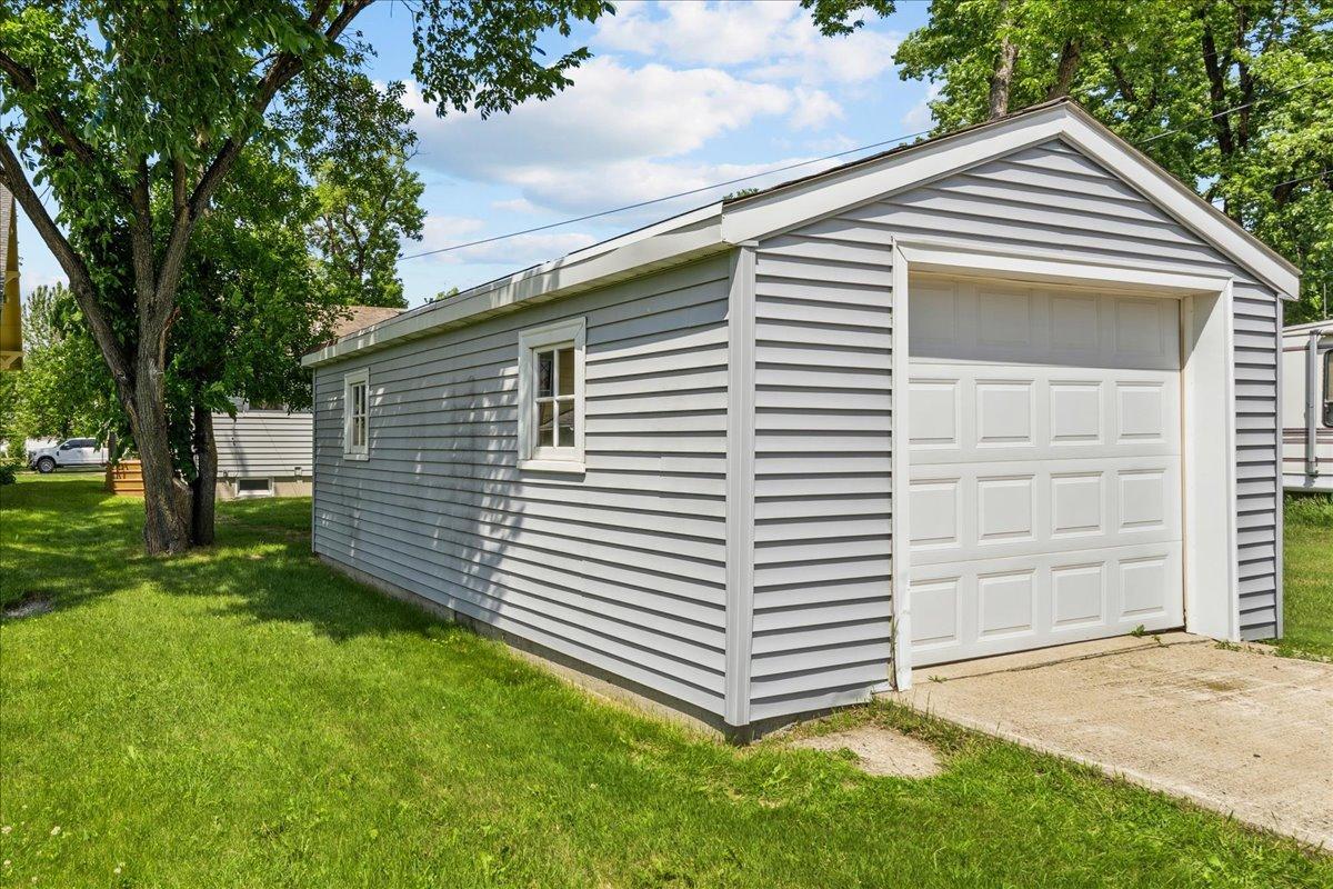 606 7th Street N Property Photo 4