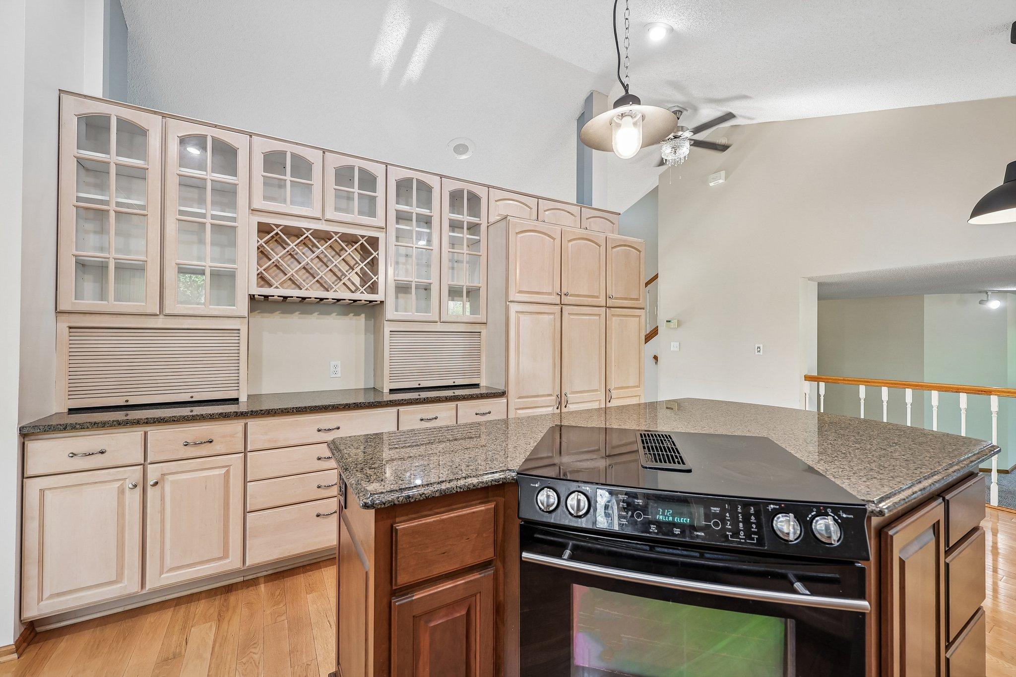 597 Viking Drive E Property Photo 17
