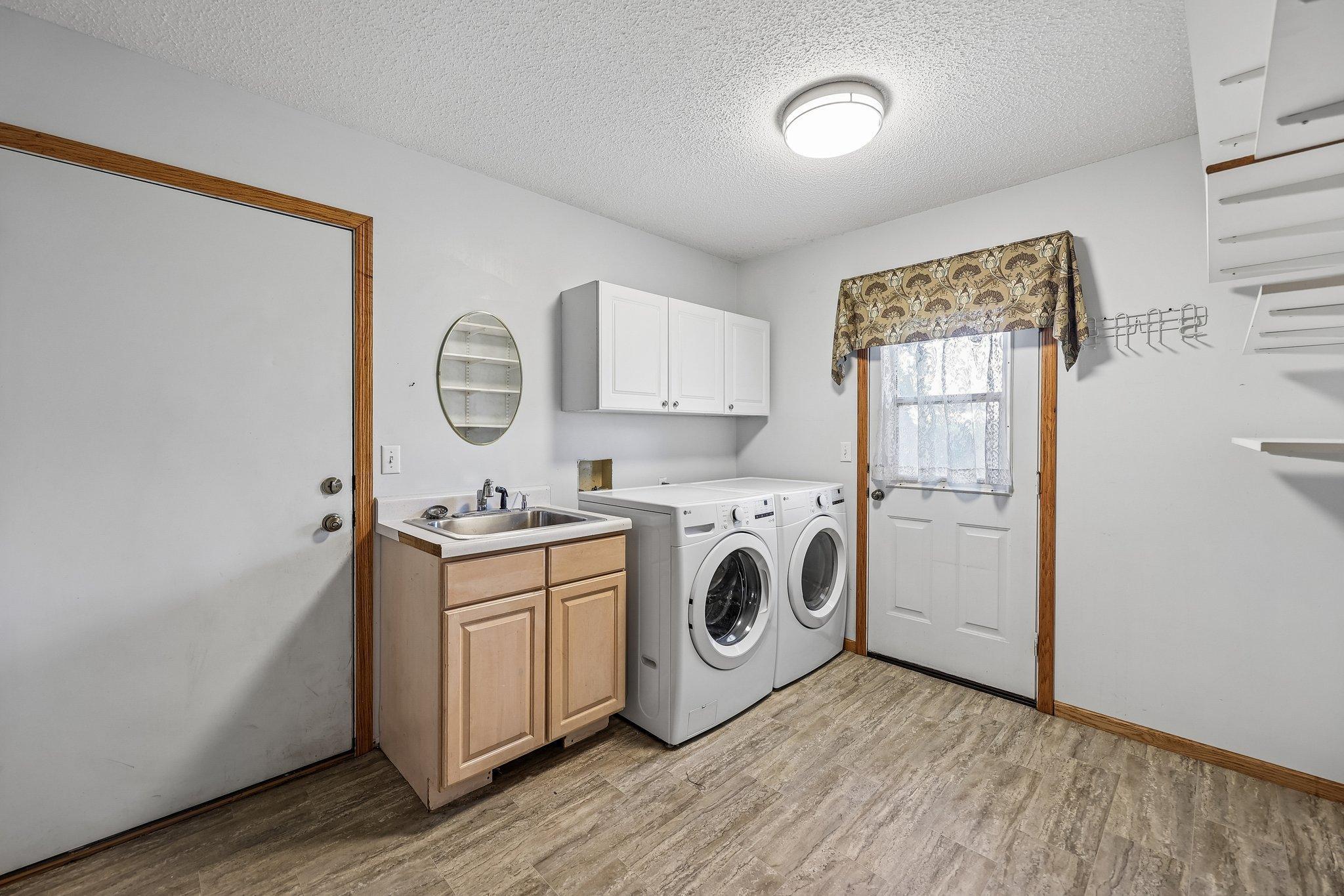 597 Viking Drive E Property Photo 41