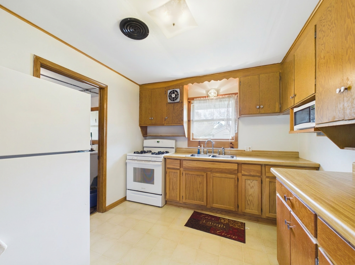 7659 Anderson Street Property Photo 3