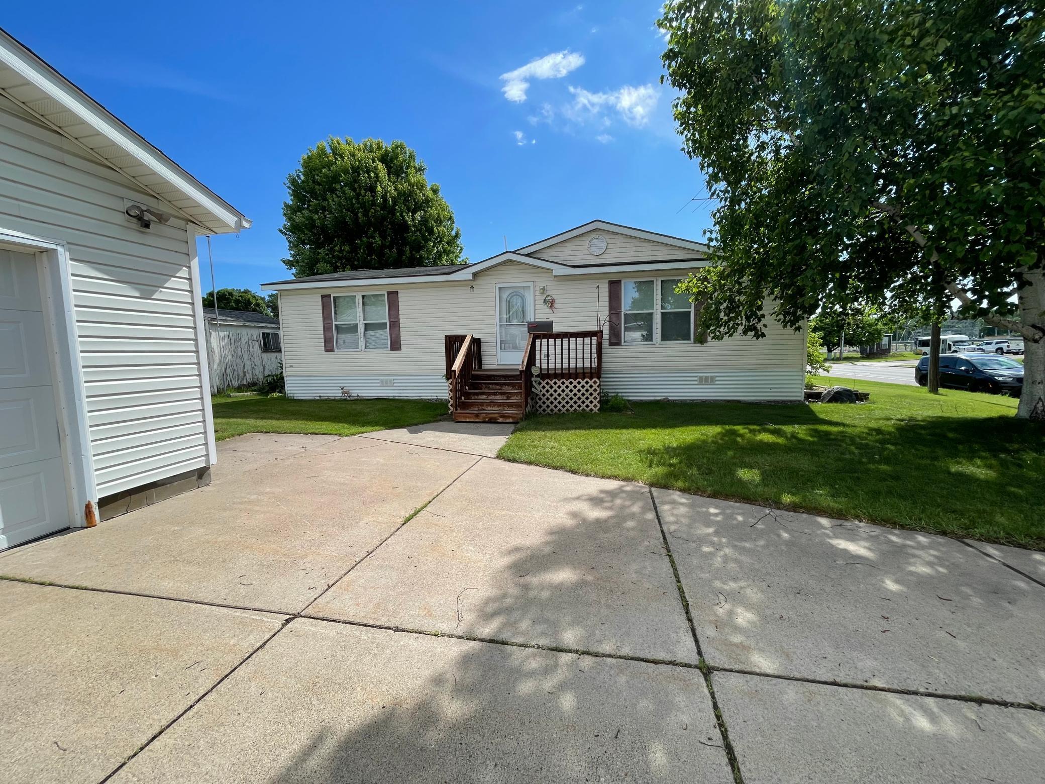 708 1st Street E Property Photo 5
