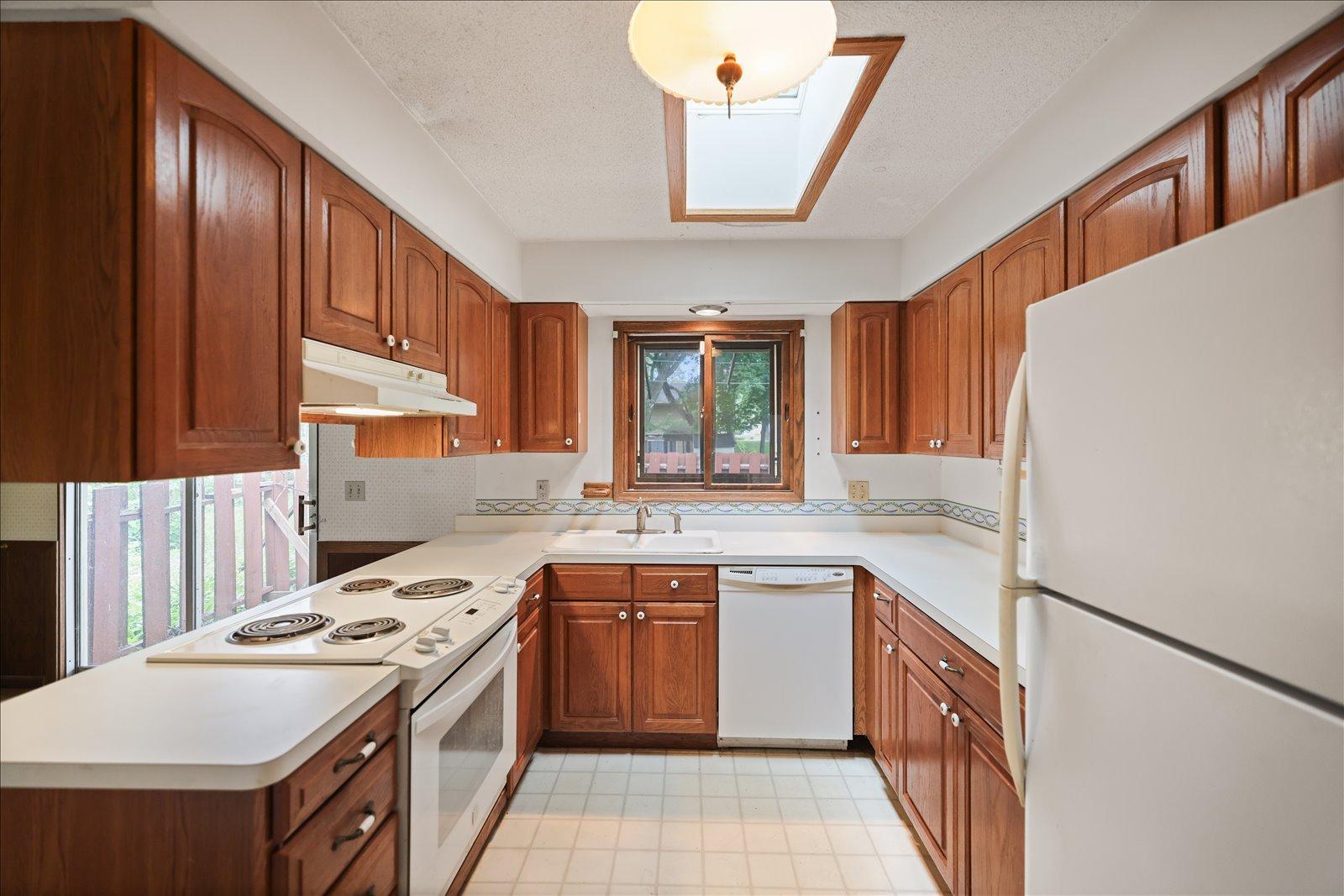 13009 Lakeview Drive Property Photo 3
