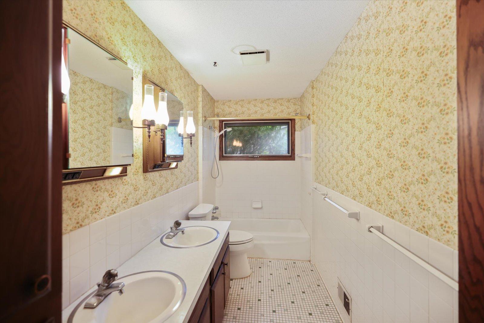 13009 Lakeview Drive Property Photo 15