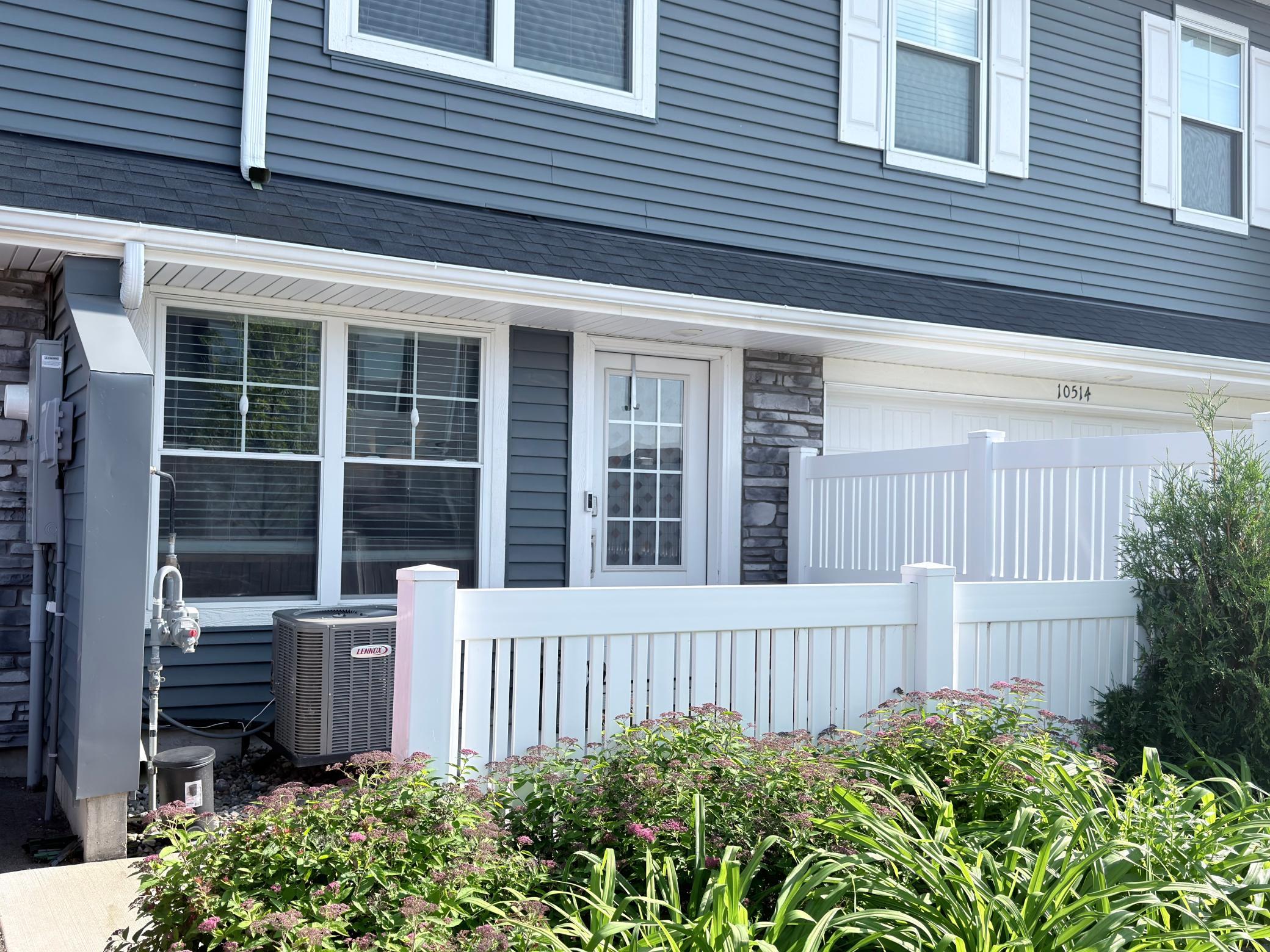 10518 Weston Way N Property Photo 2