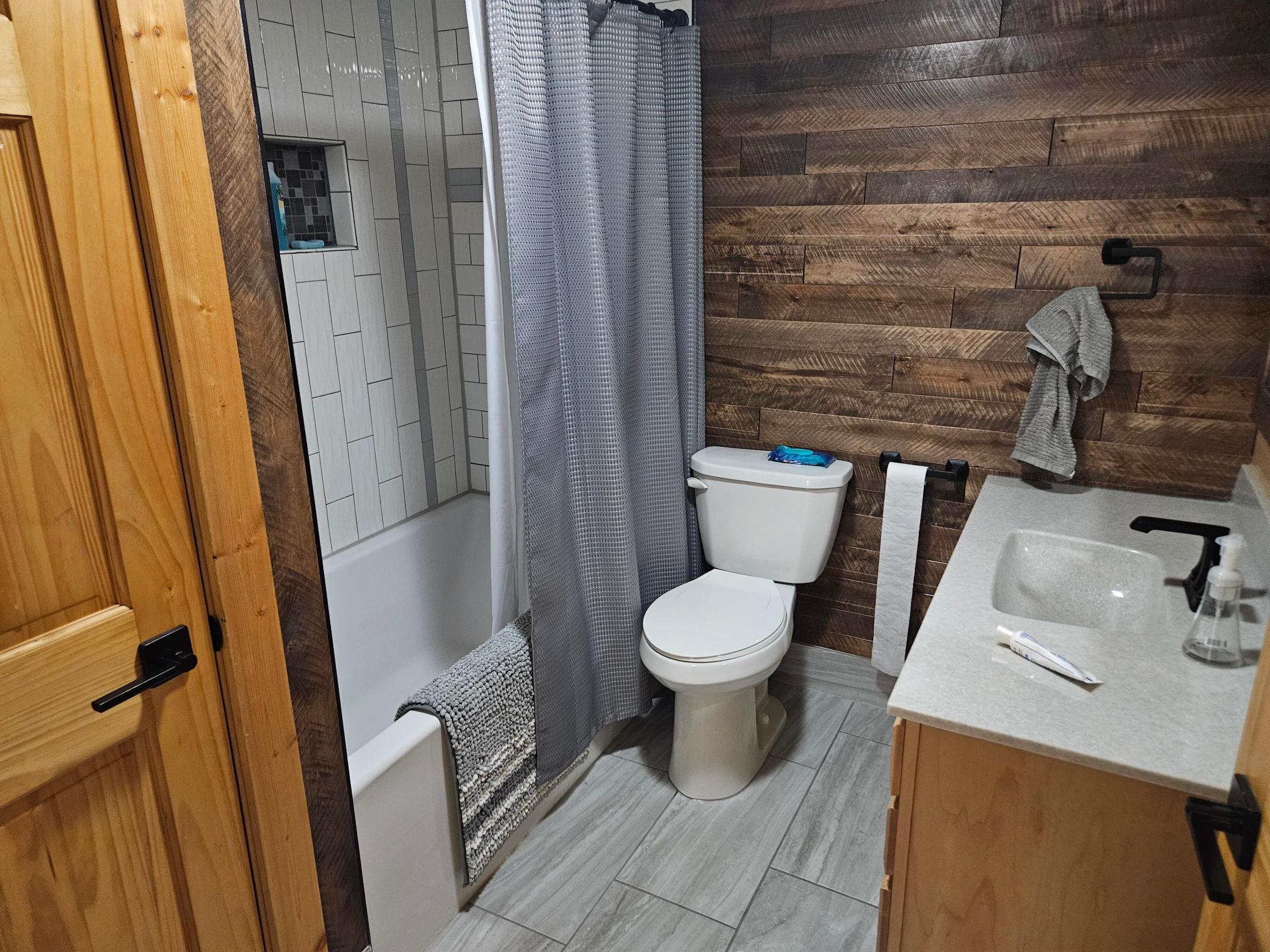 7931 Long Lake Road Property Photo 15
