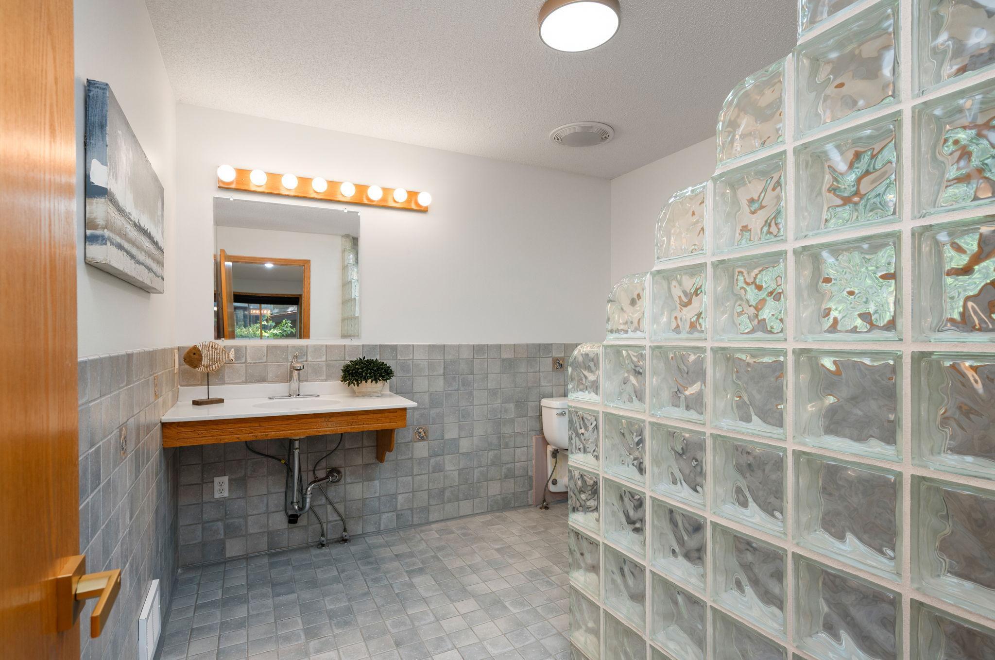 2015 Upton Avenue S Property Photo 16