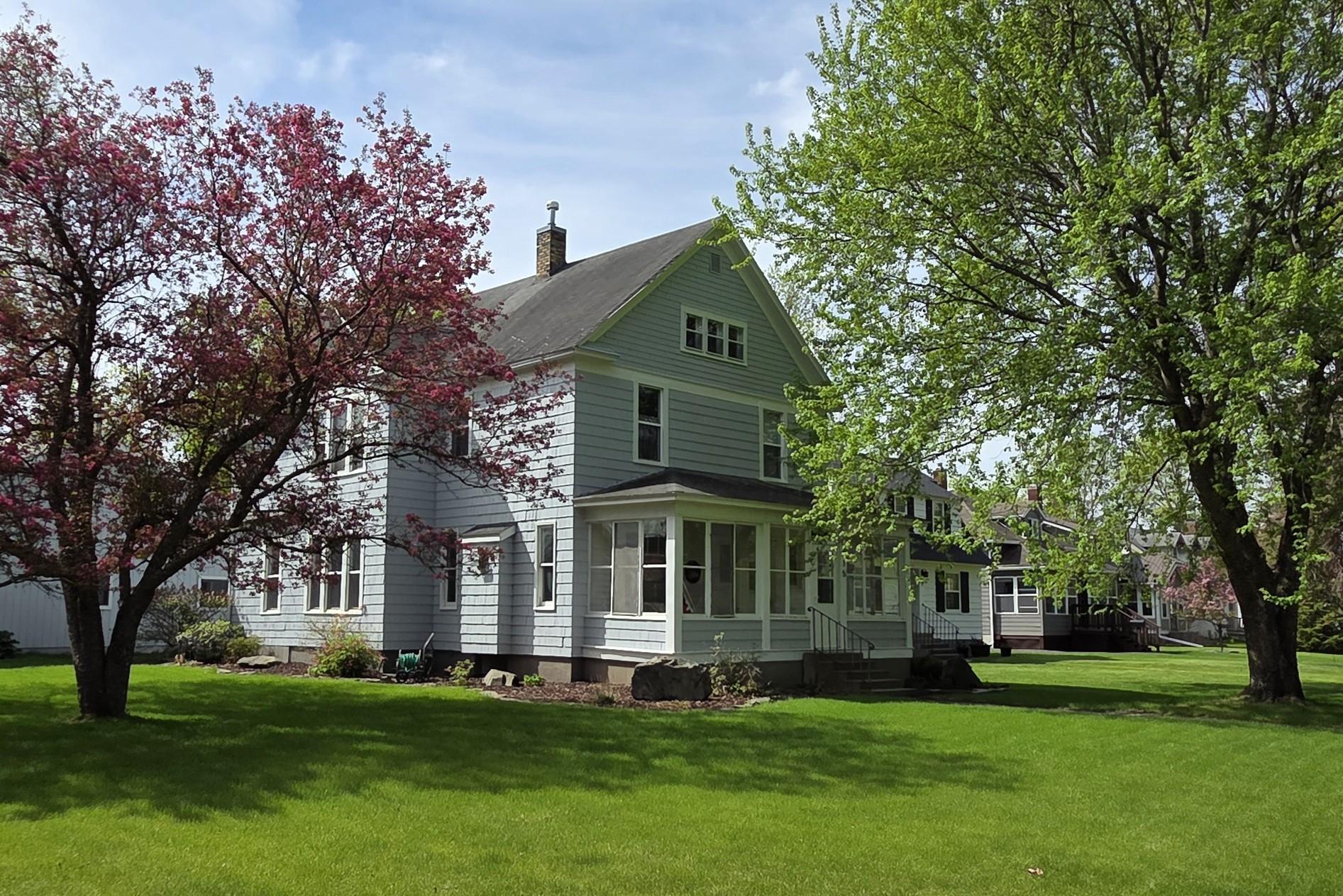 915 Riverside Drive Property Photo 1