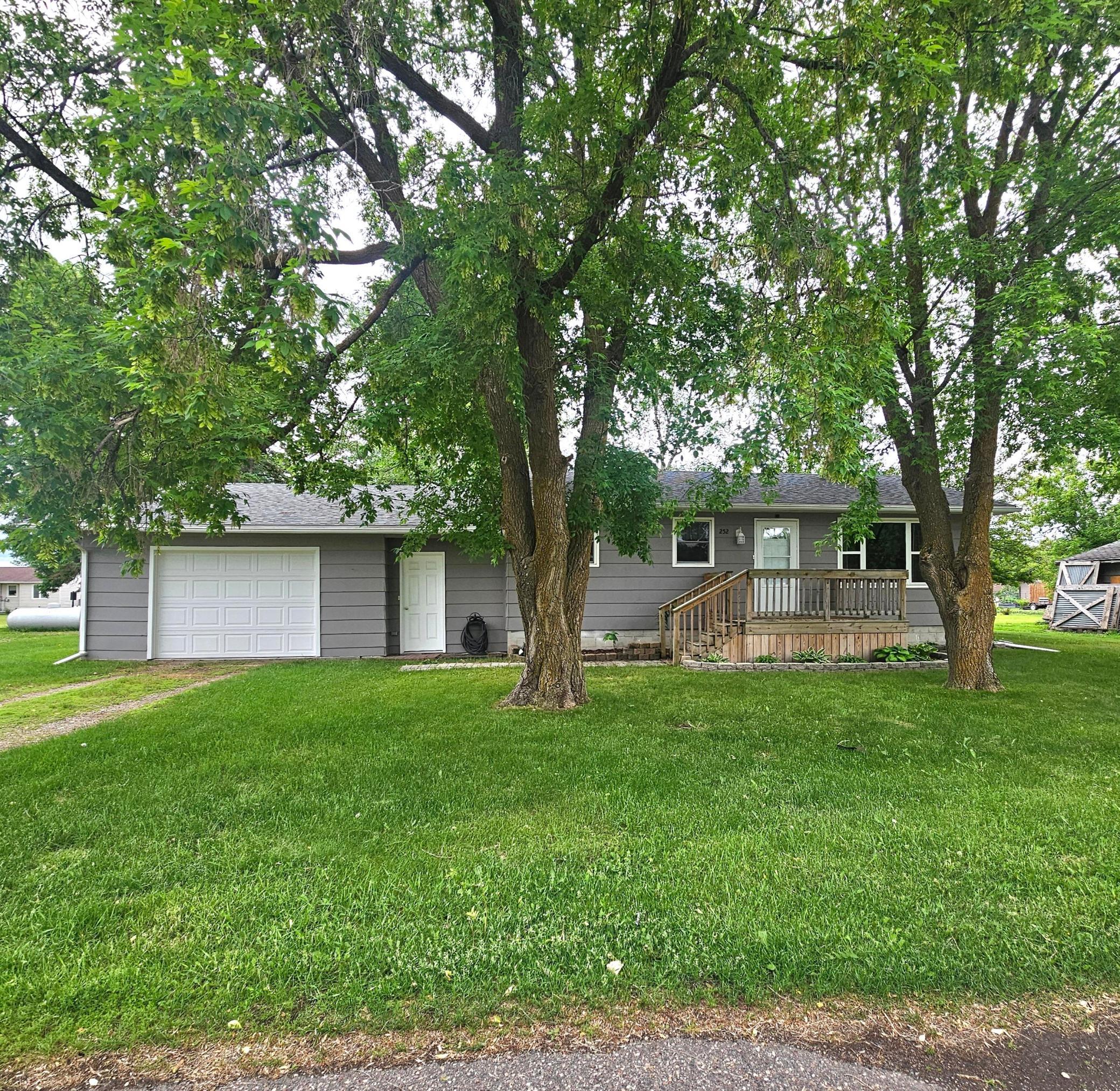 252 E Nelson Avenue Property Photo 1