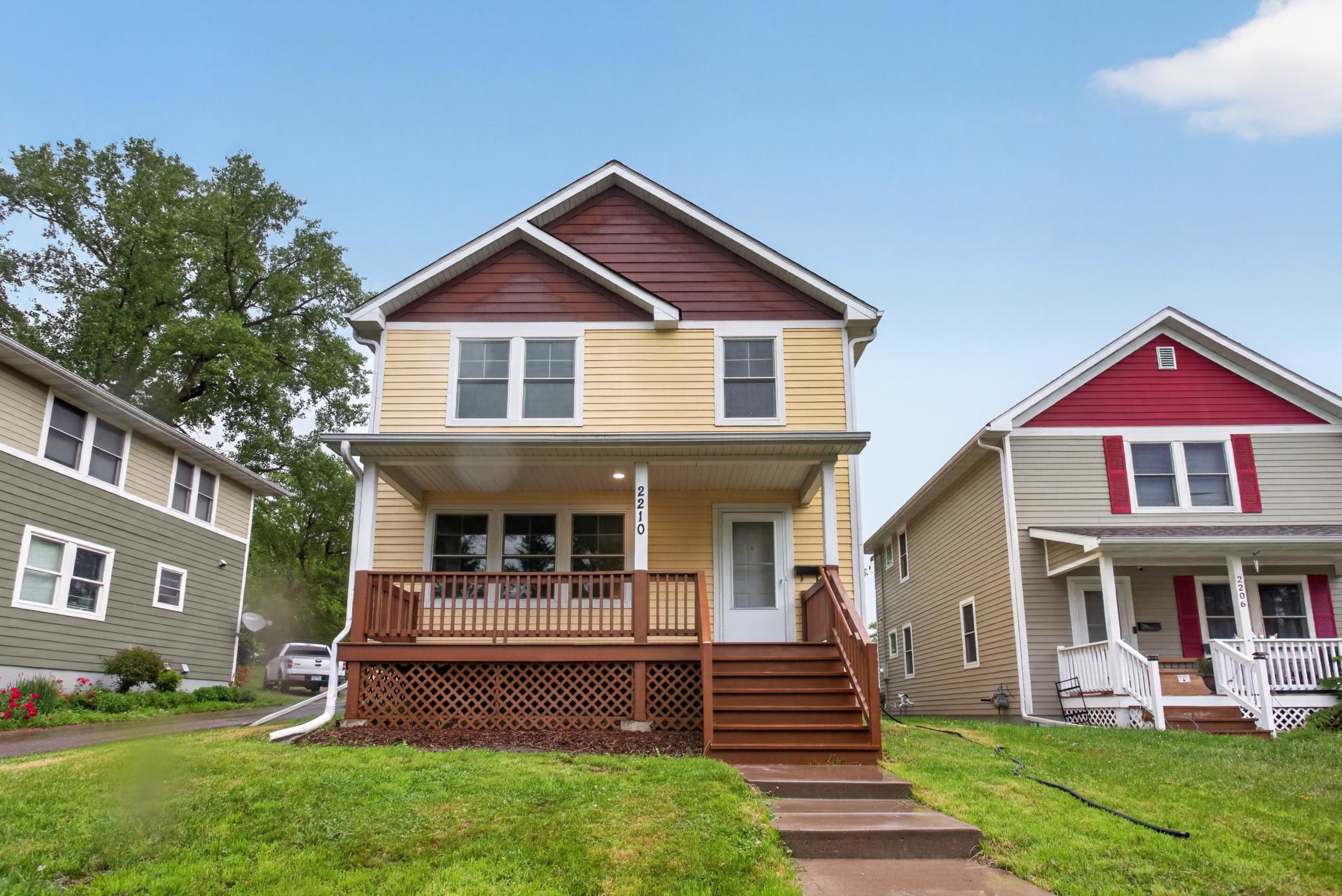 2210 Irving Avenue N Property Photo 2