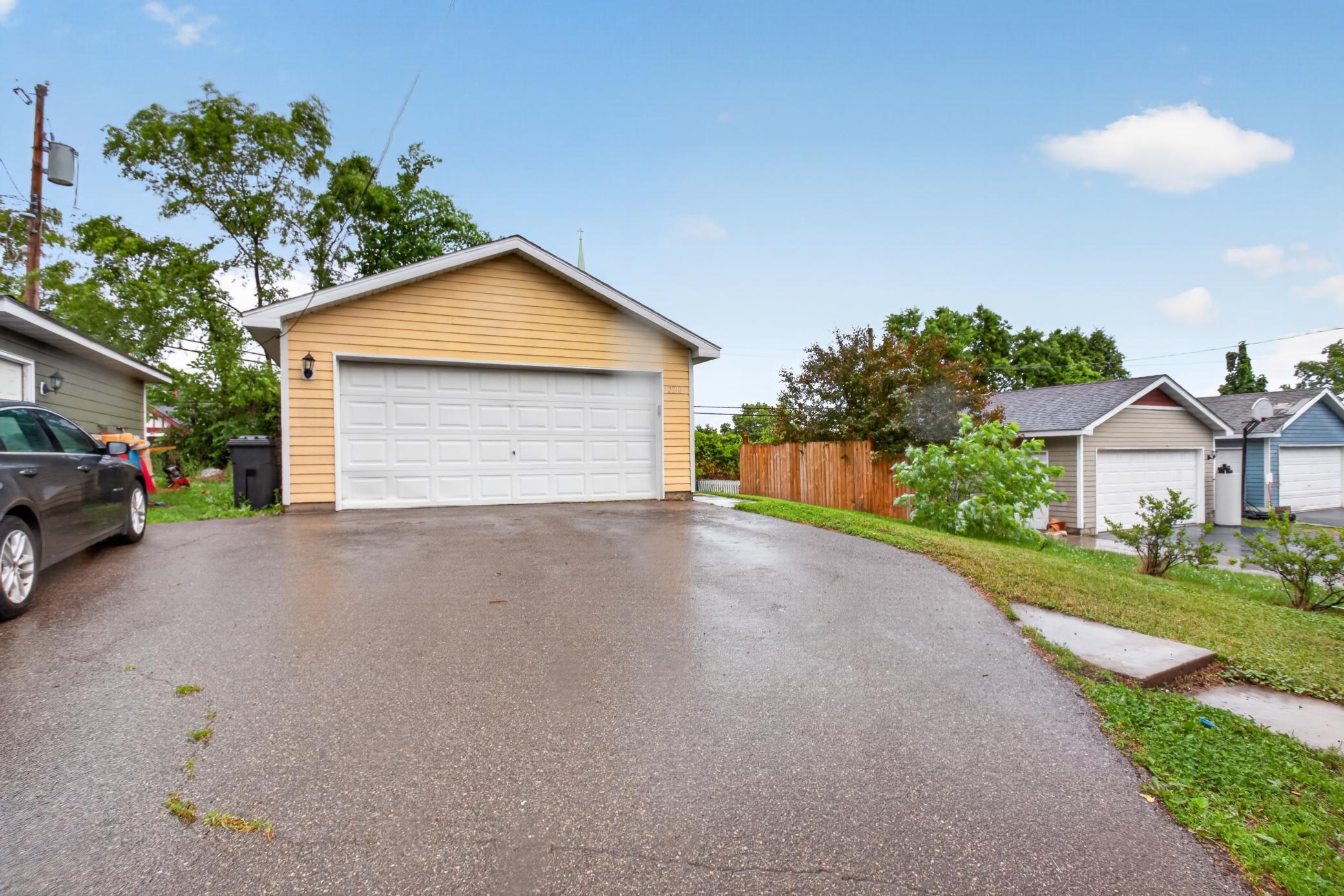 2210 Irving Avenue N Property Photo 15