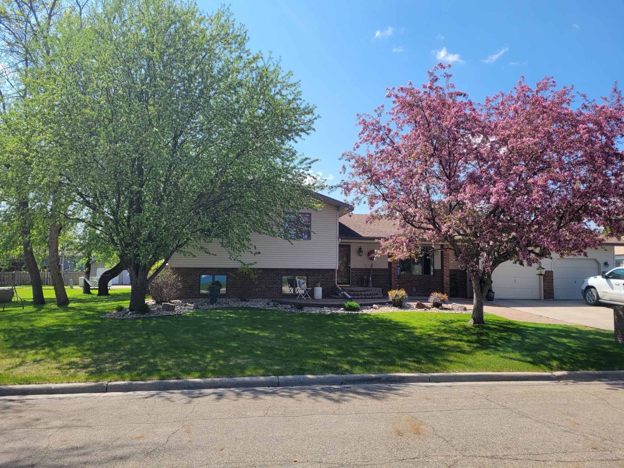 715 12th Street N Property Photo 1