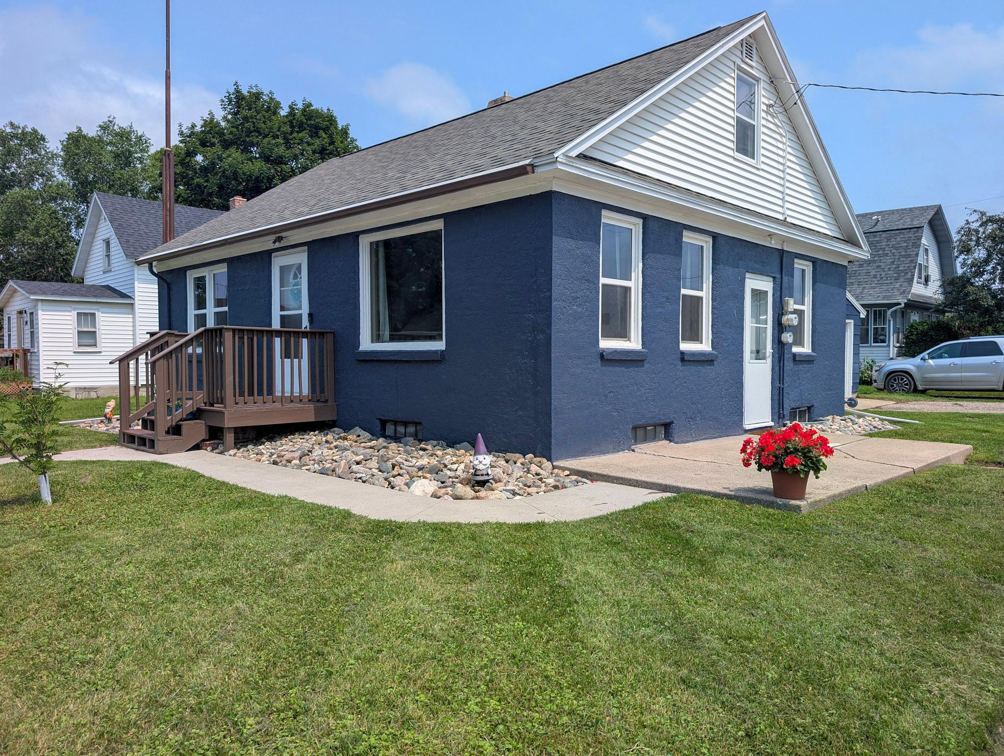 100 Walker Avenue N Property Photo 1