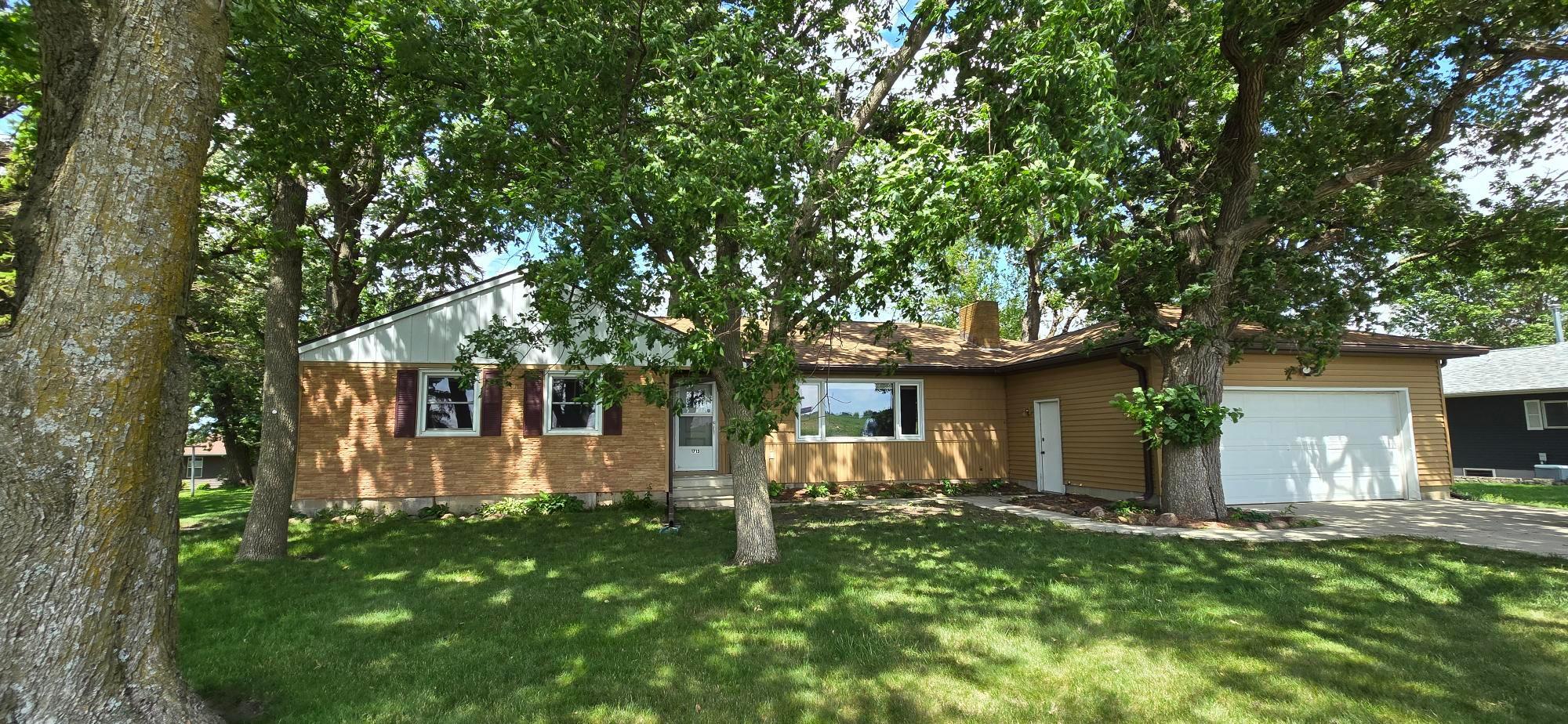 1713 S Shore Drive Property Photo 1