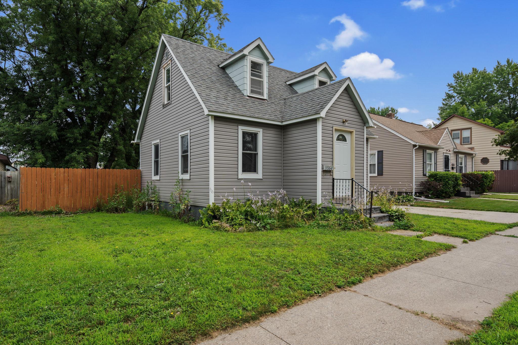 1304 10th Avenue Nw Property Photo 4
