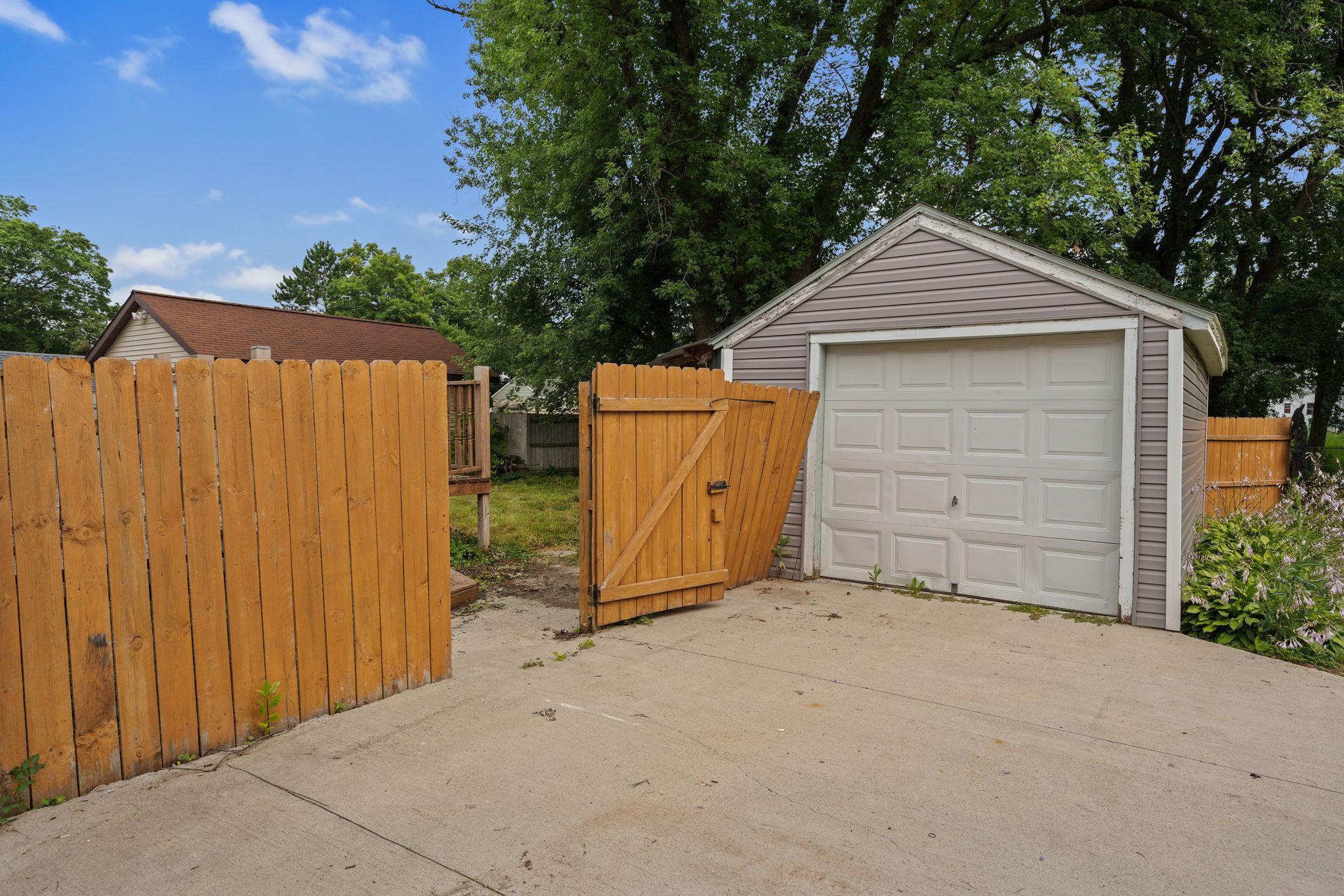 1304 10th Avenue Nw Property Photo 5