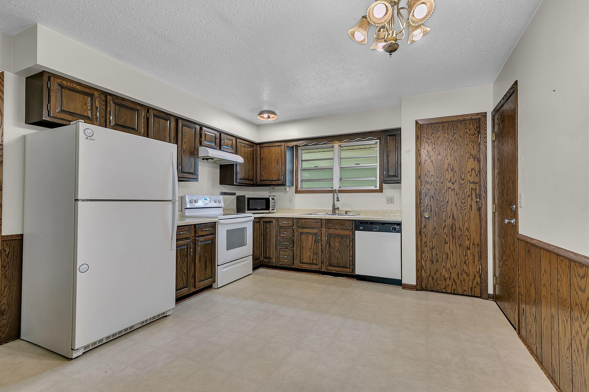 826 21st Avenue N Property Photo 14
