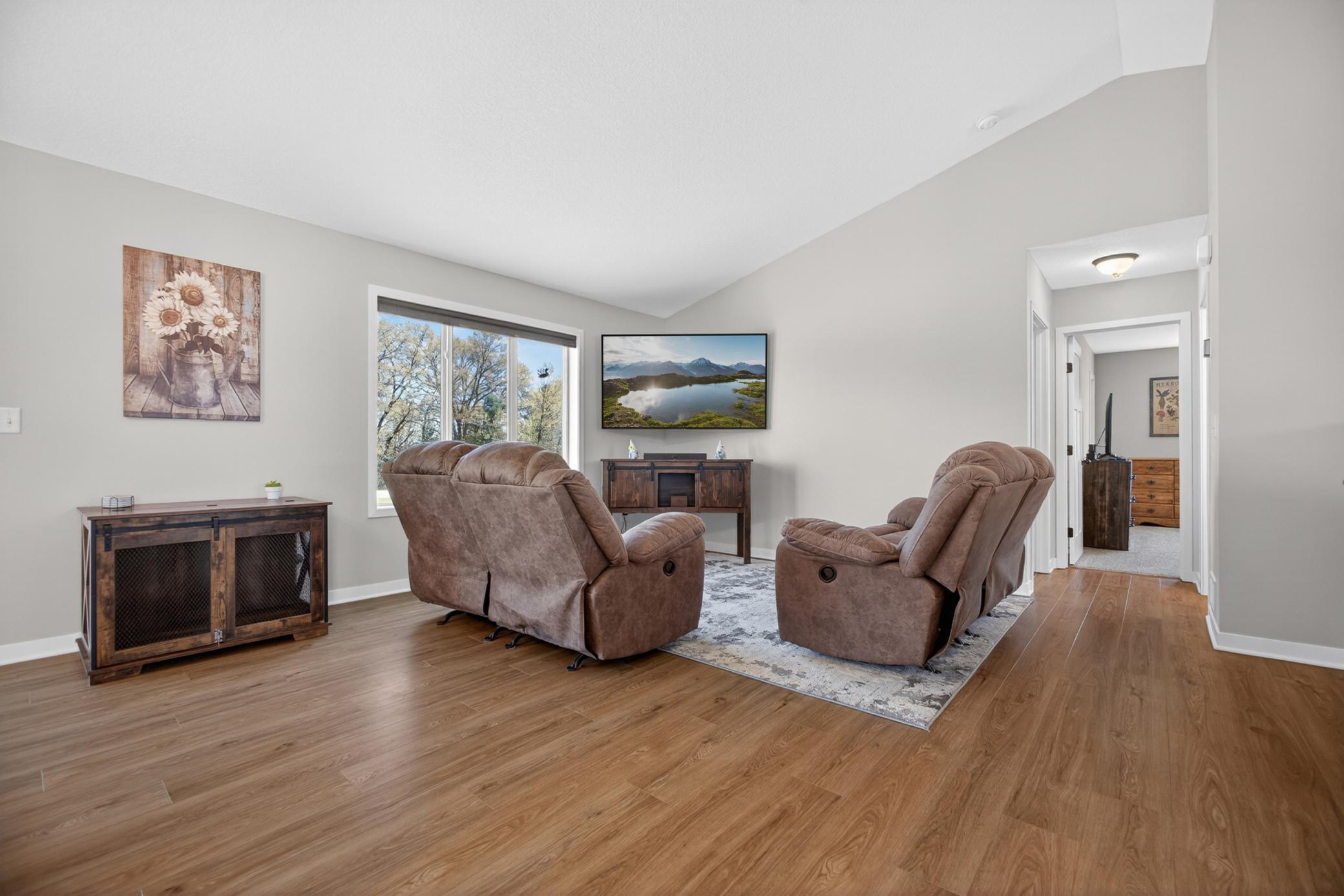 25695 Euclid Avenue Property Photo 7