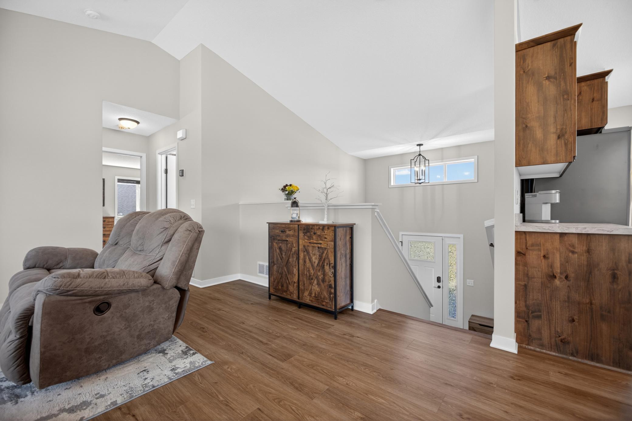 25695 Euclid Avenue Property Photo 8