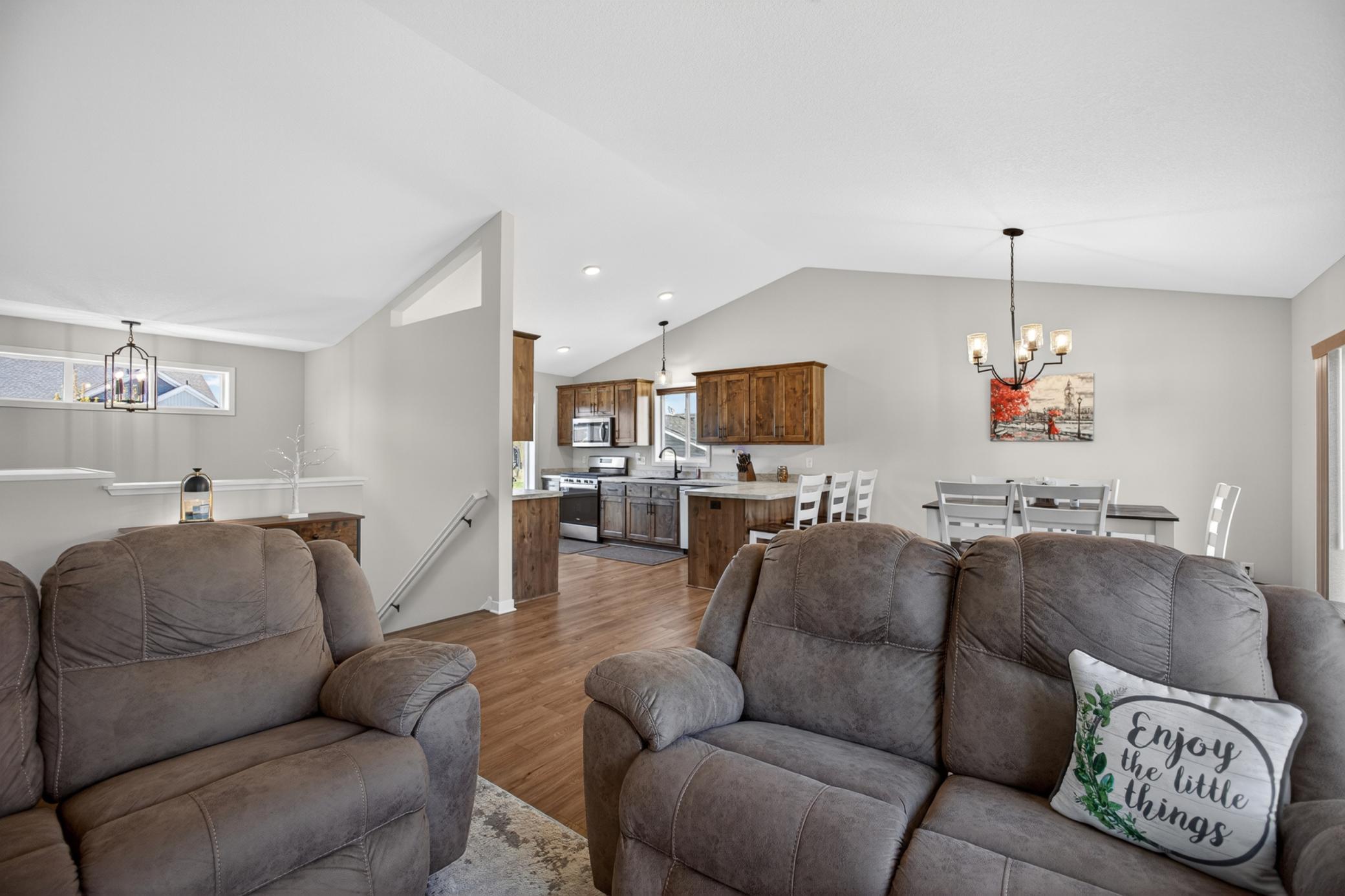 25695 Euclid Avenue Property Photo 10