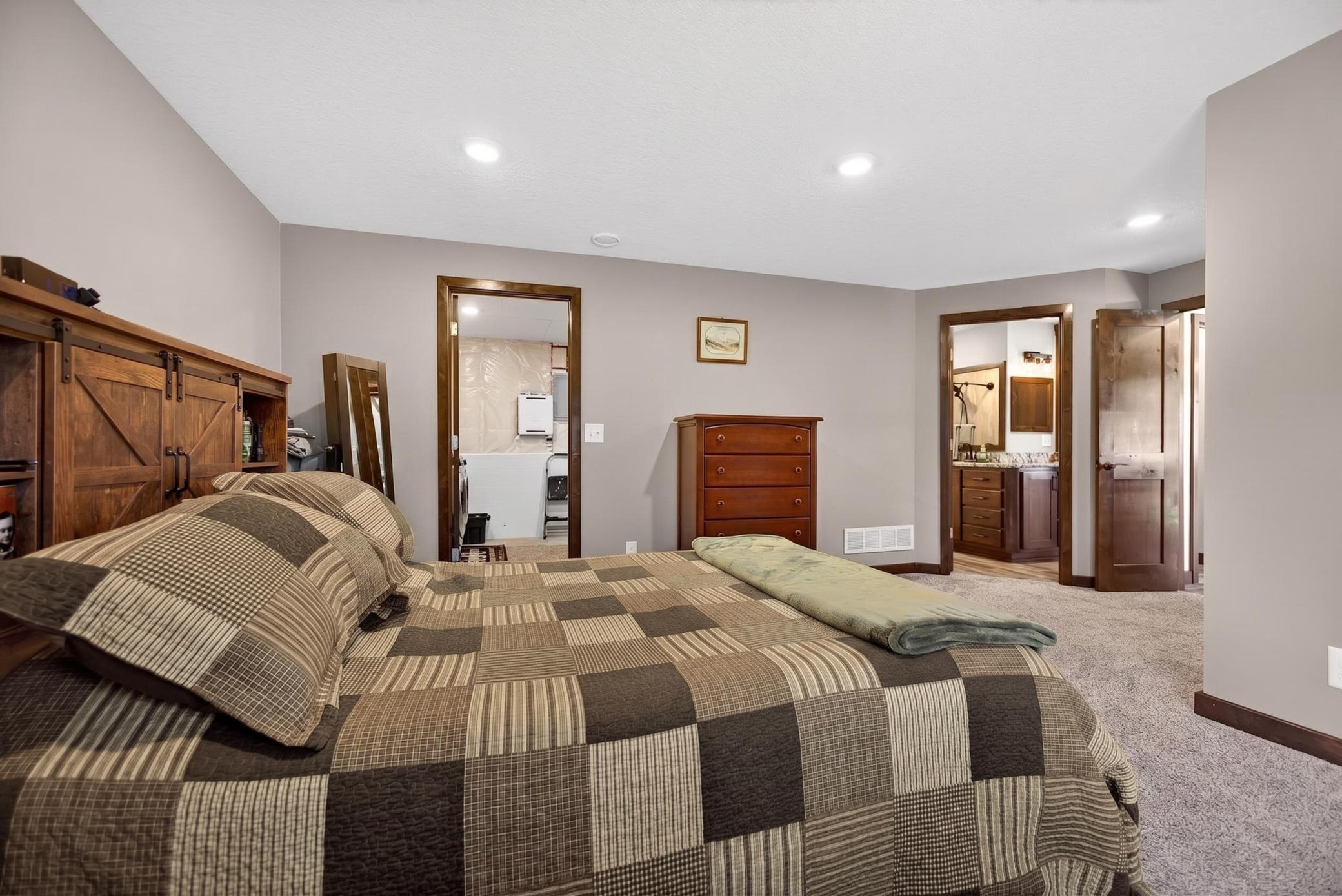 25695 Euclid Avenue Property Photo 33