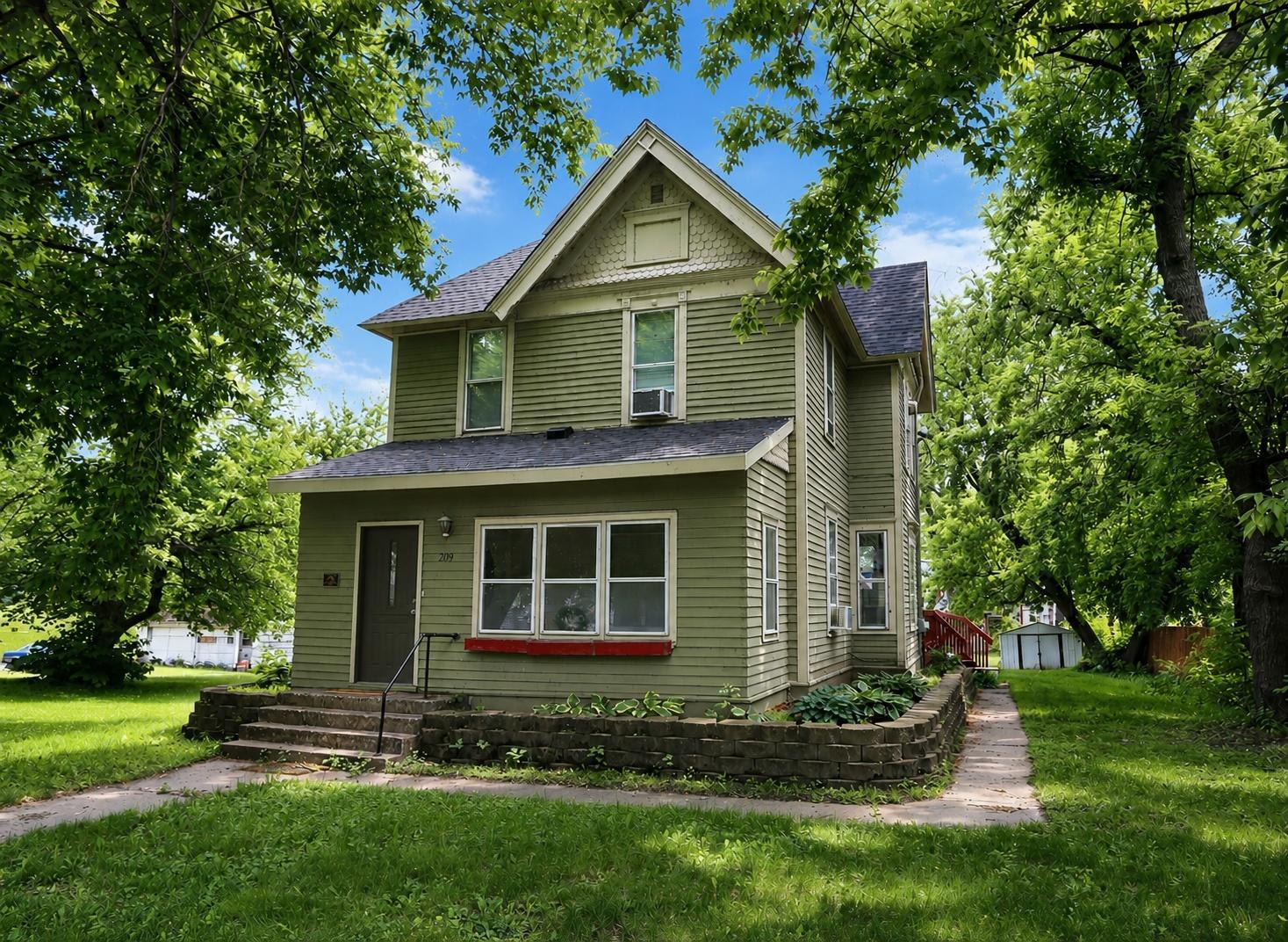 209 4th Street E Property Photo 1