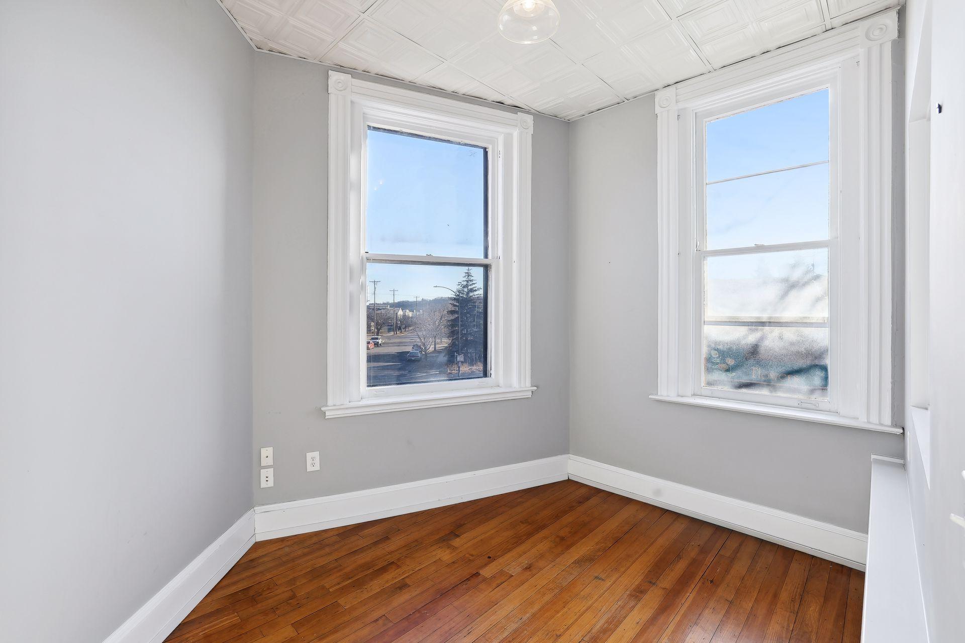 965 7th Street W Property Photo 16
