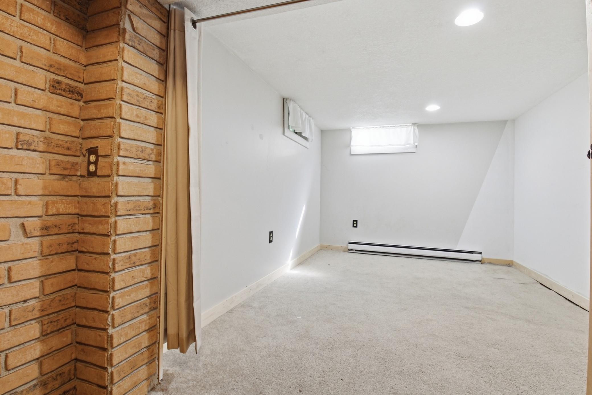 635 E 2nd Street Property Photo 11