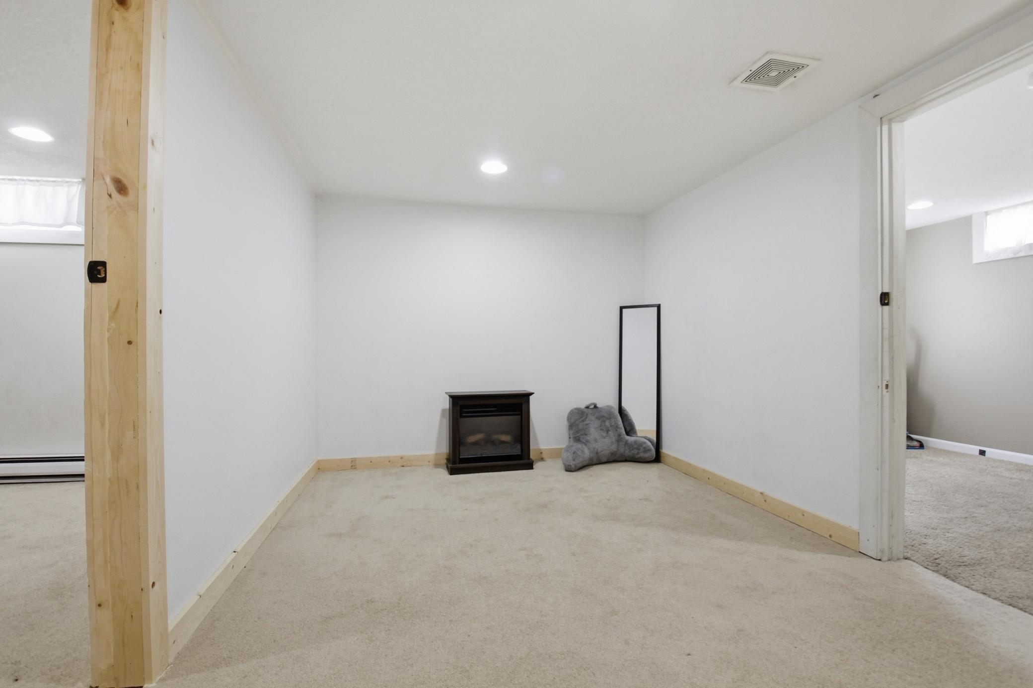 635 E 2nd Street Property Photo 13