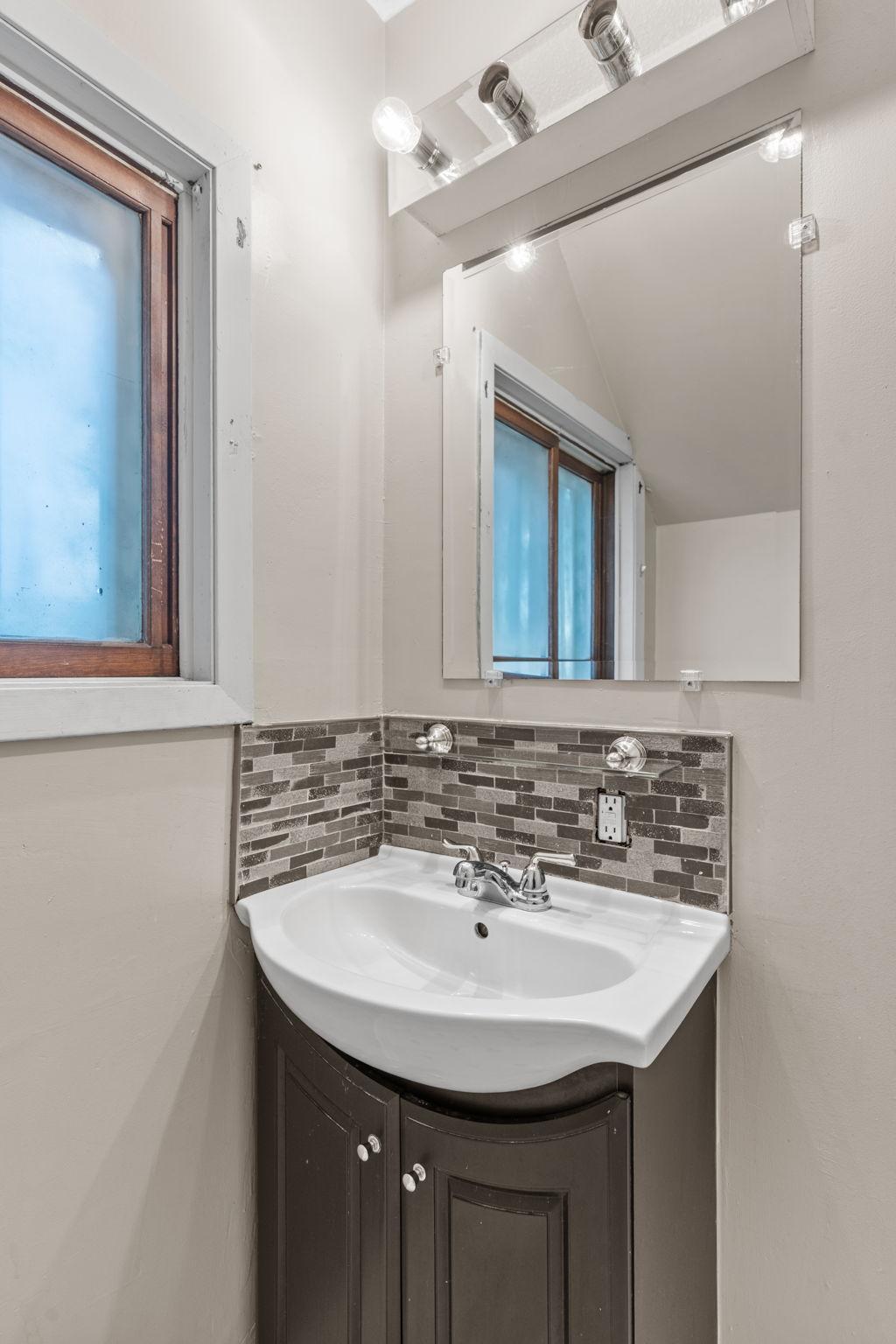 454 Sherburne Avenue Property Photo 19