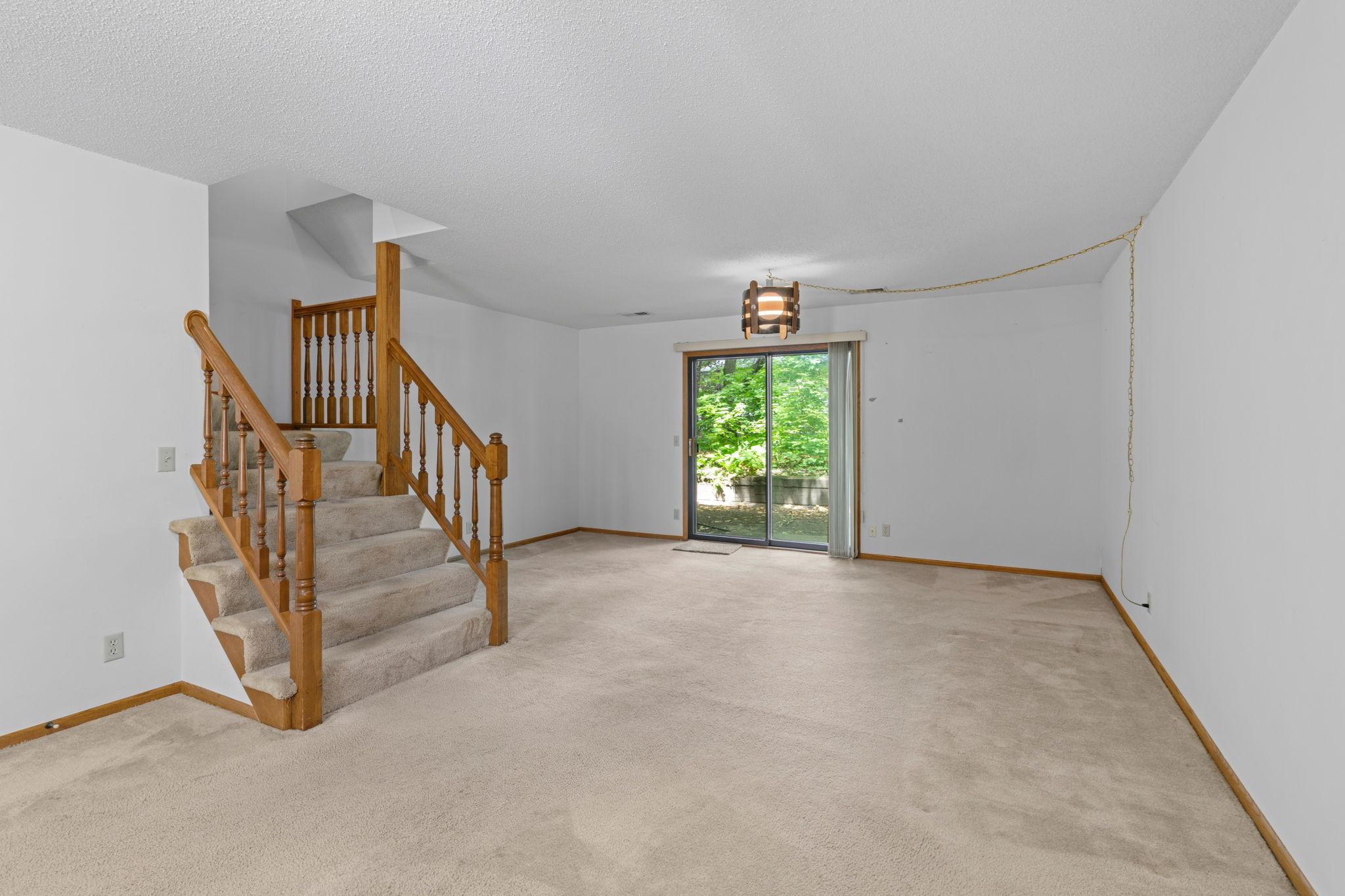 112 South Drive D Property Photo 3