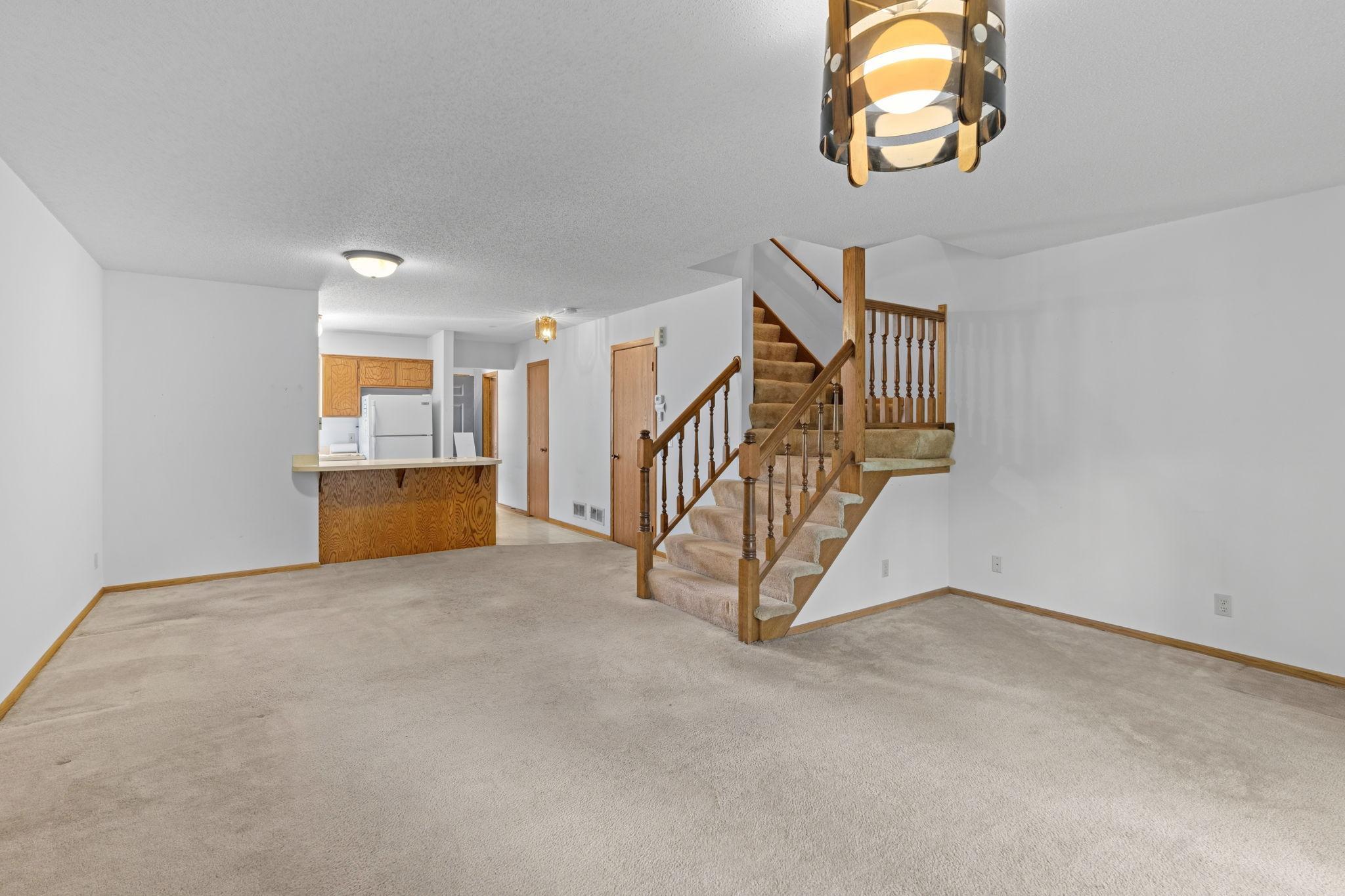 112 South Drive D Property Photo 4