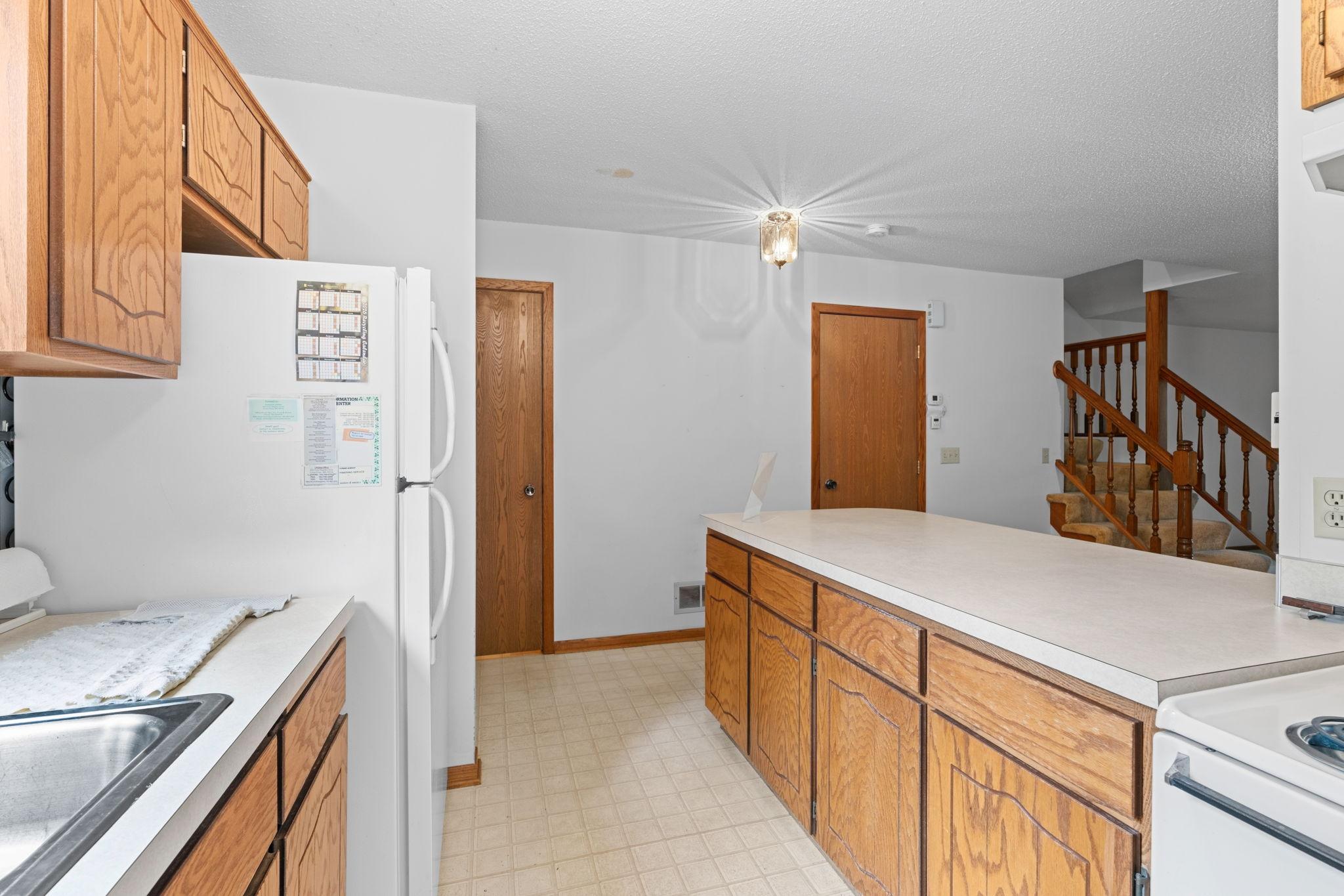 112 South Drive D Property Photo 8