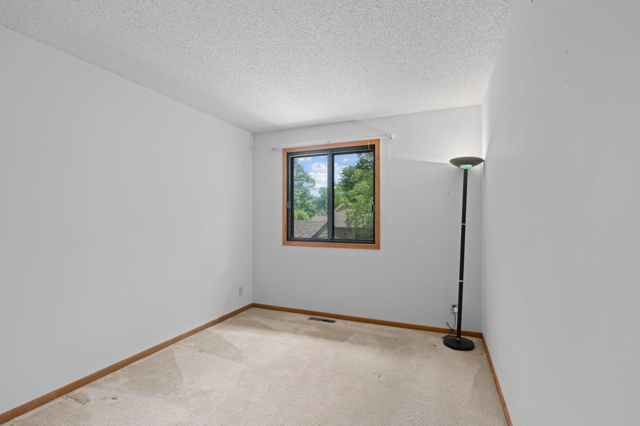 112 South Drive D Property Photo 13