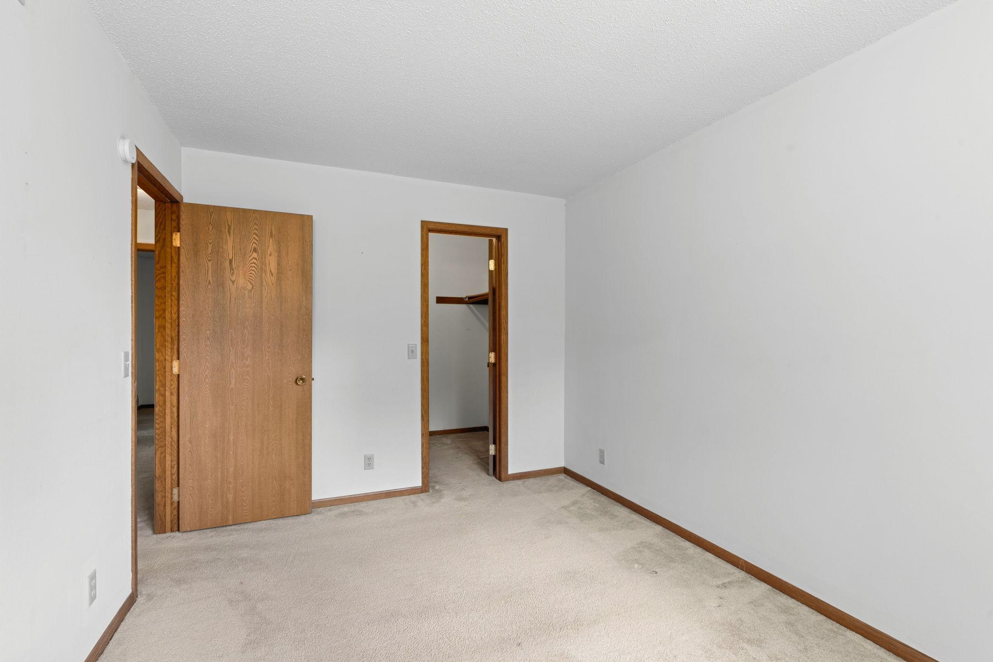 112 South Drive D Property Photo 14