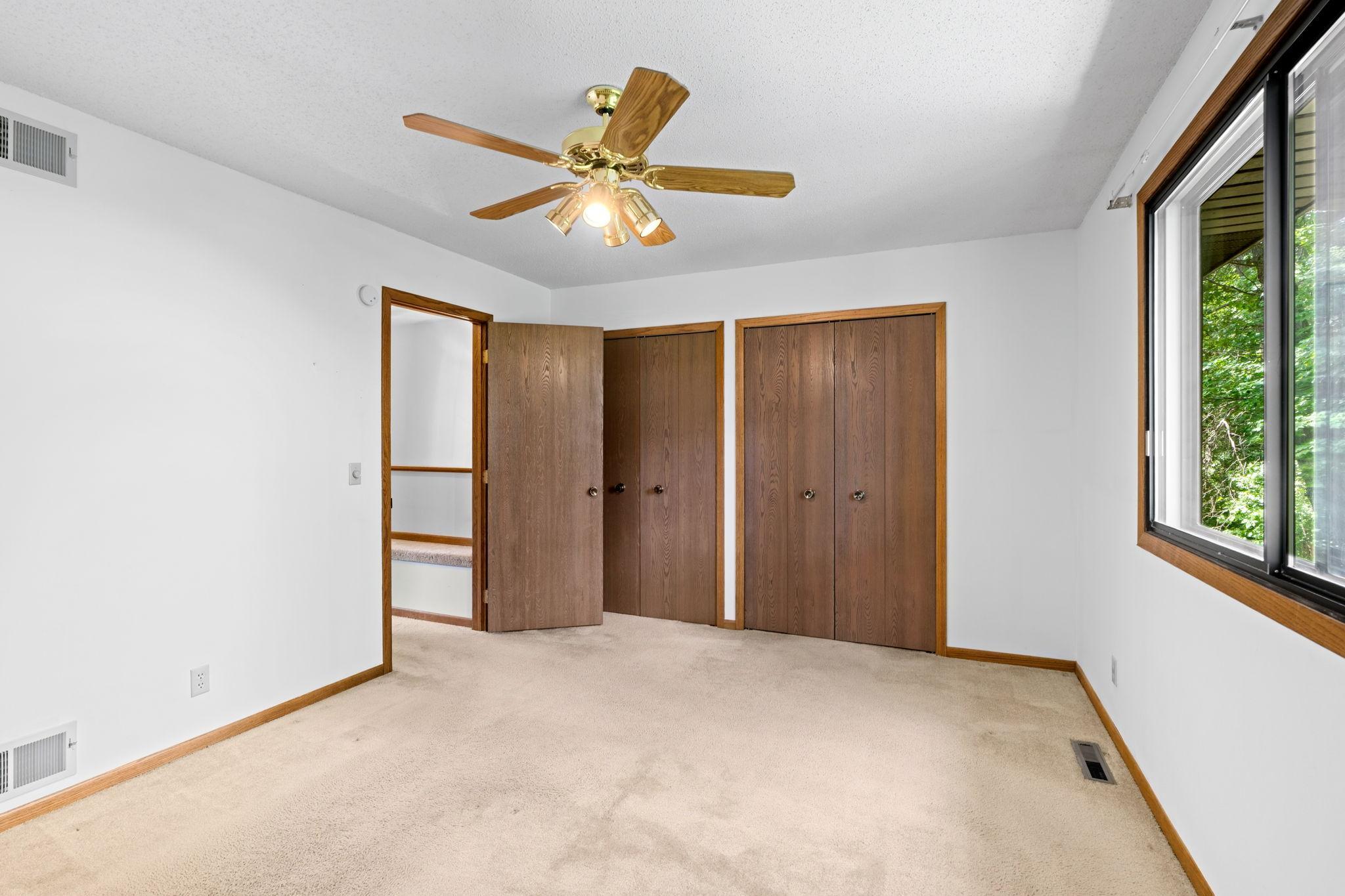 112 South Drive D Property Photo 17