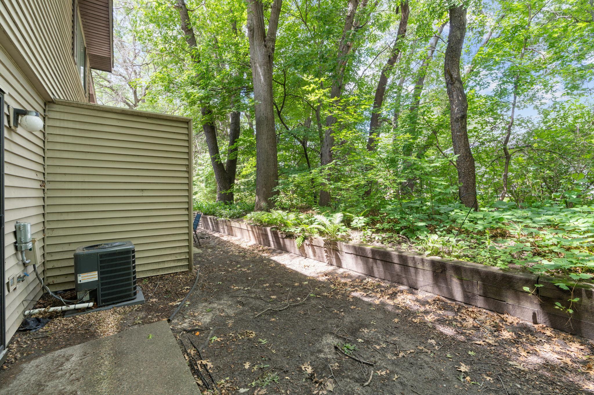 112 South Drive D Property Photo 18